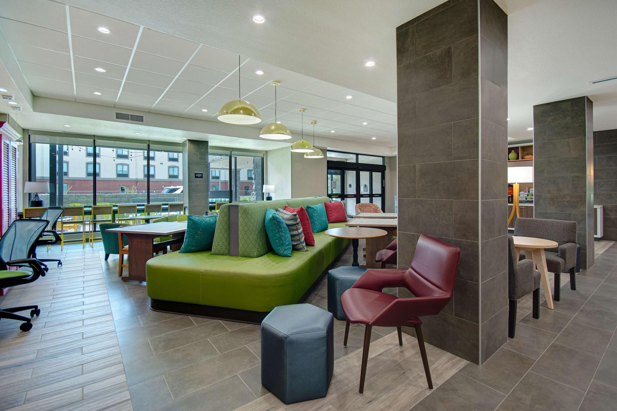 Vista Lobby Home2 Suites by Hilton Burleson