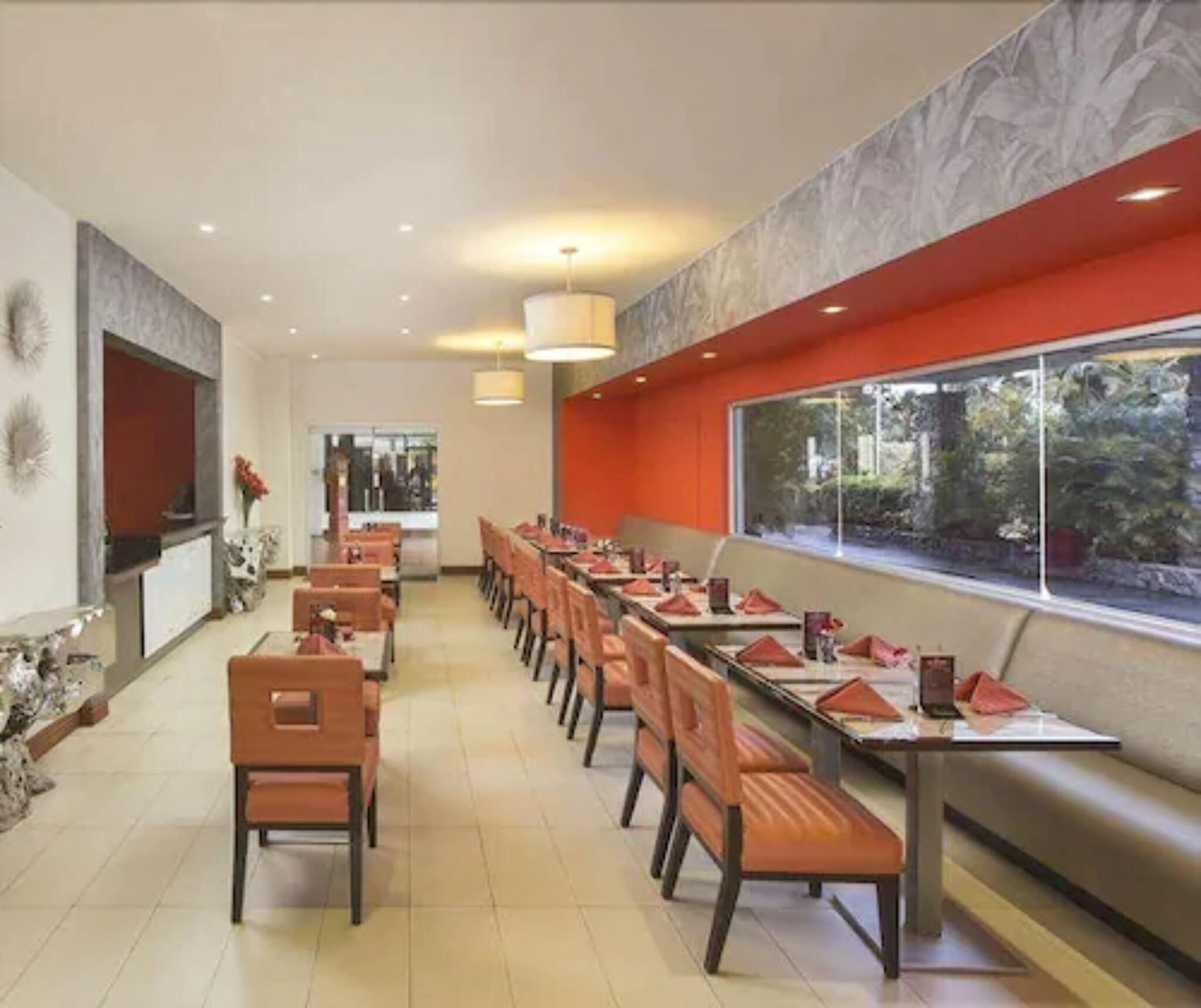 Restaurant Pegasus Hotel By the Waterfront