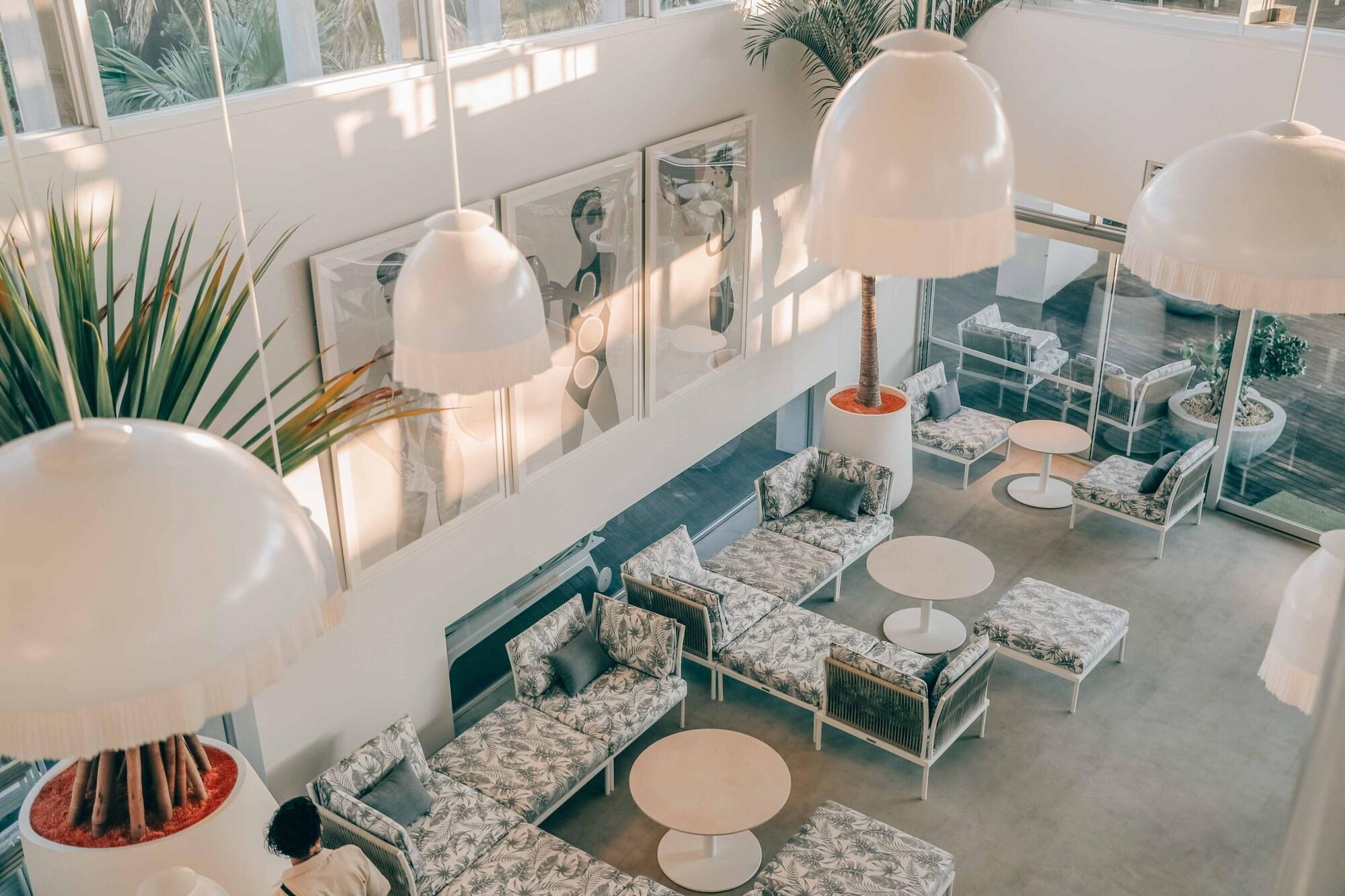 Vista Lobby BOTANICAL POOL CLUB