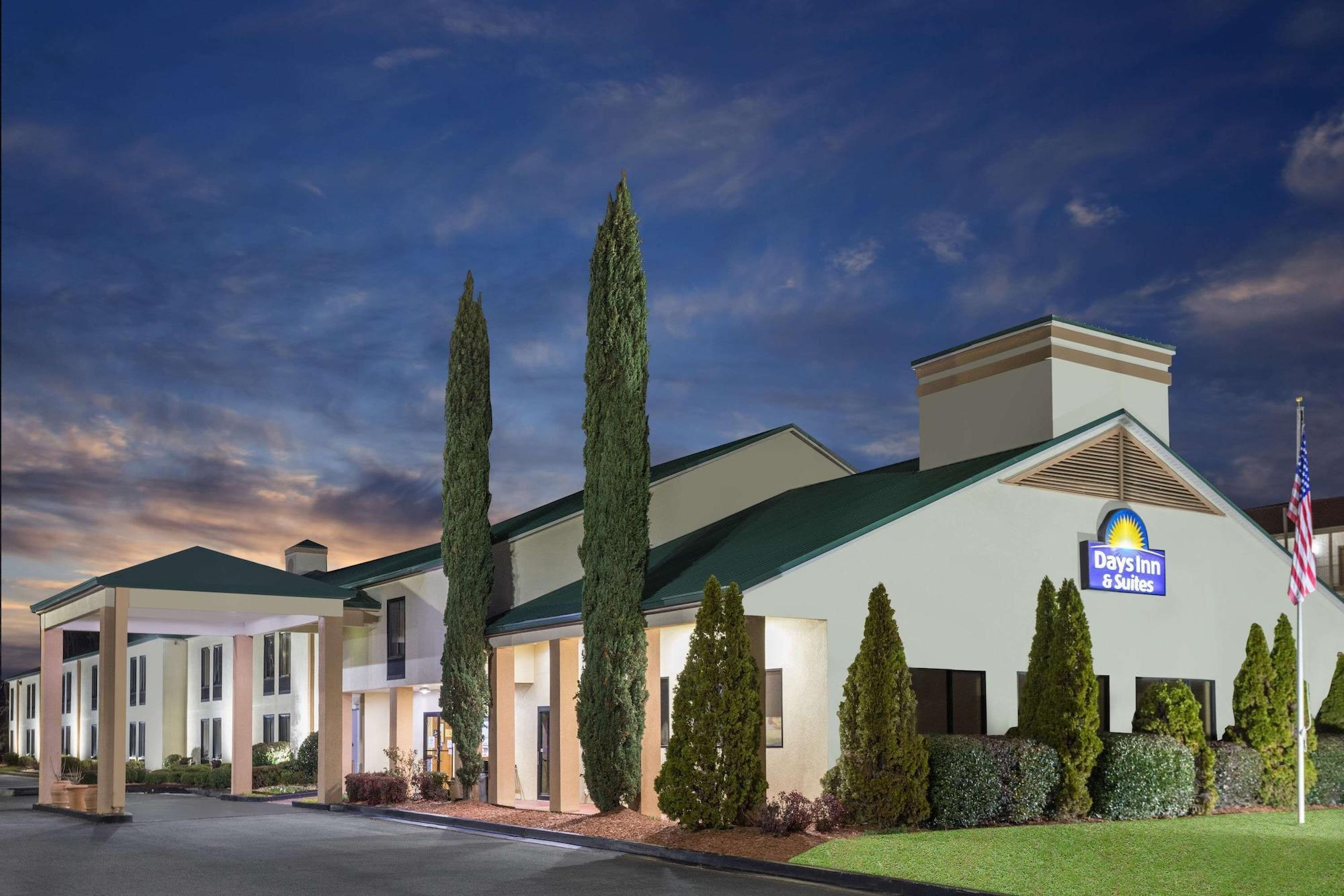 Vista Exterior Days Inn & Suites by Wyndham Peachtree Corners/Norcross