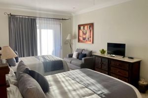 Alojamiento - Villa La Estancia remodeled 4th fl.  BradAndJoeyRentals. Huge balcony