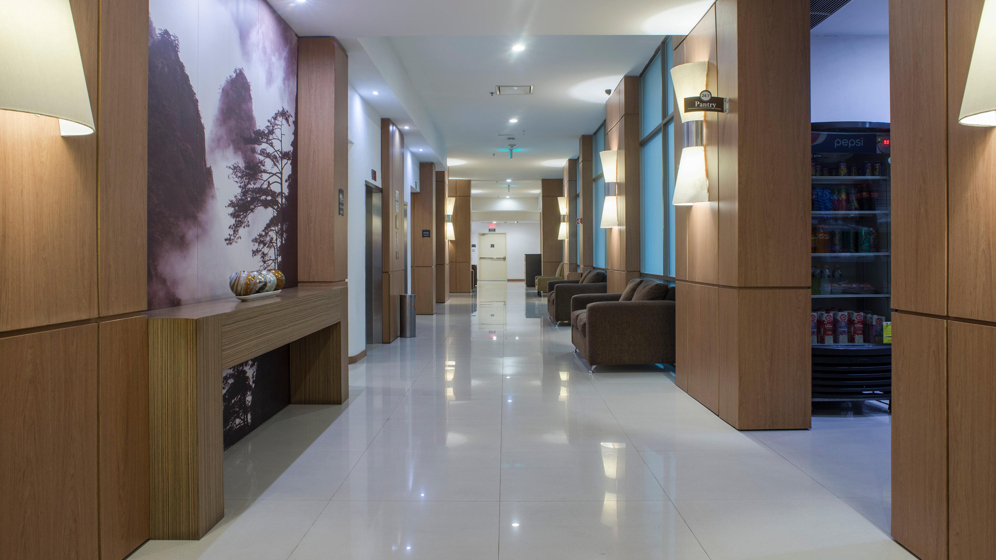 Vista Lobby Staybridge Suites Guadalajara Expo by IHG