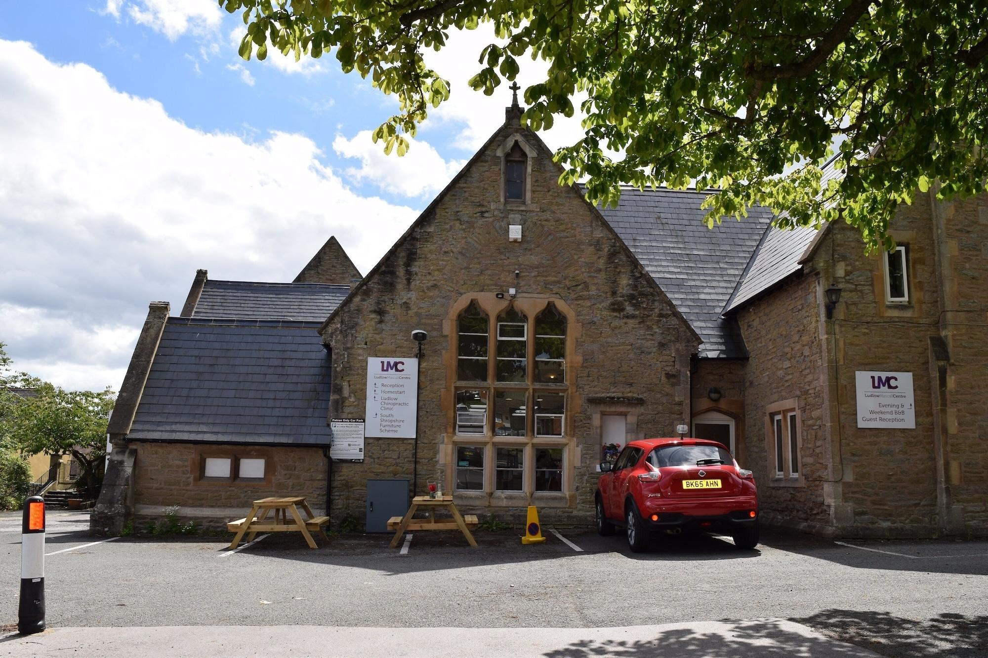 Vista Exterior Ludlow Mascall Centre - Hostel