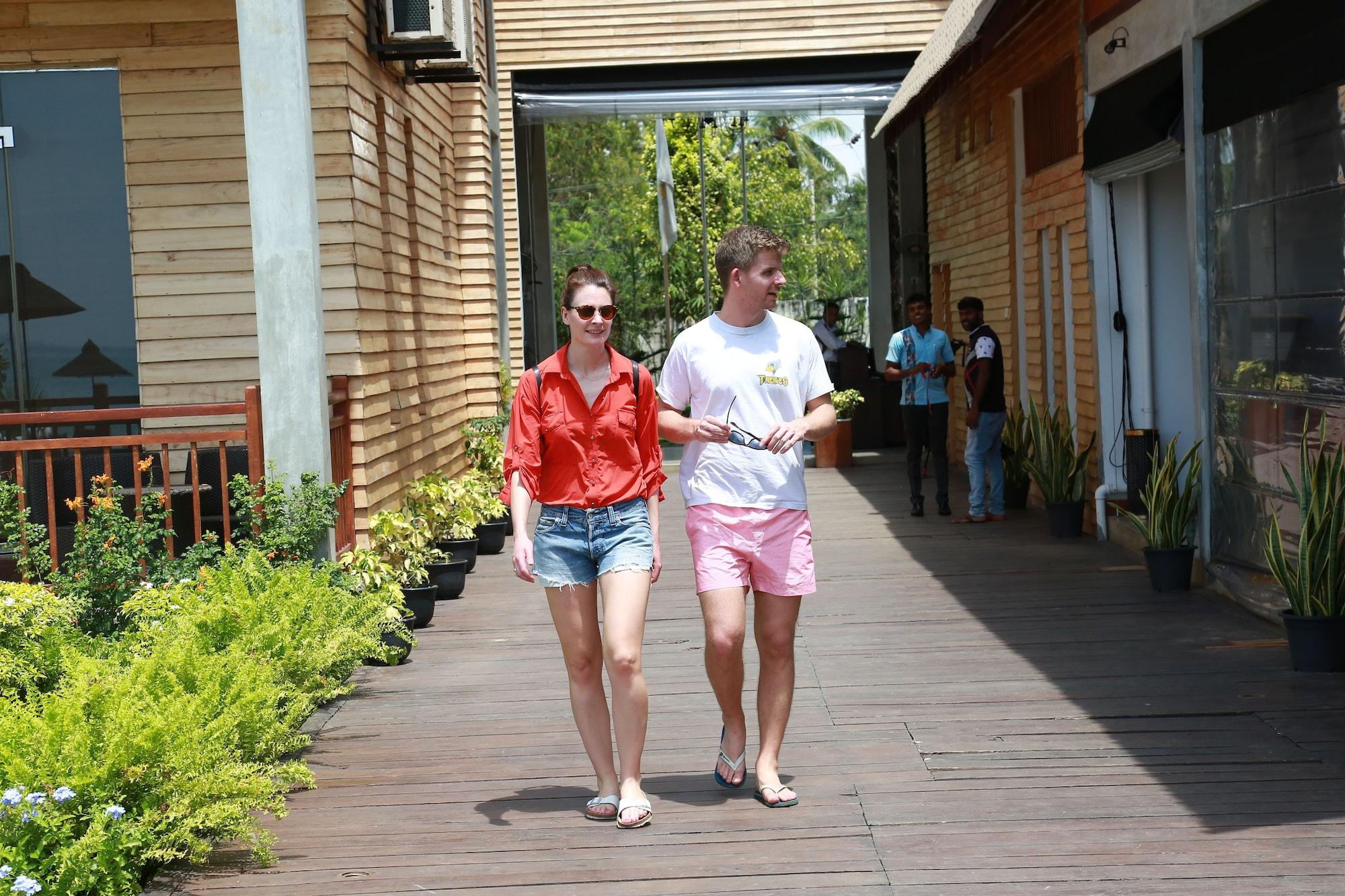 Vista Lobby Laya Waves