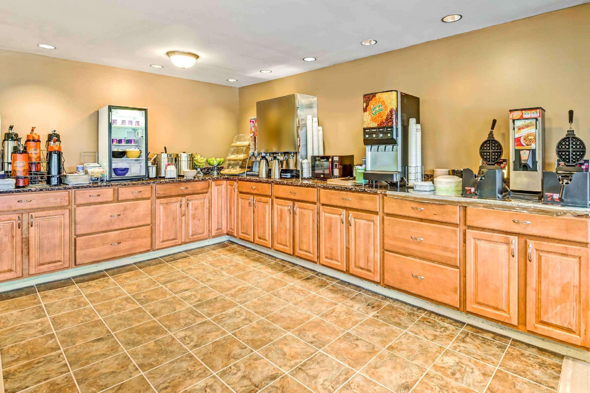 Restaurant Days Inn by Wyndham Airport/Maine Mall