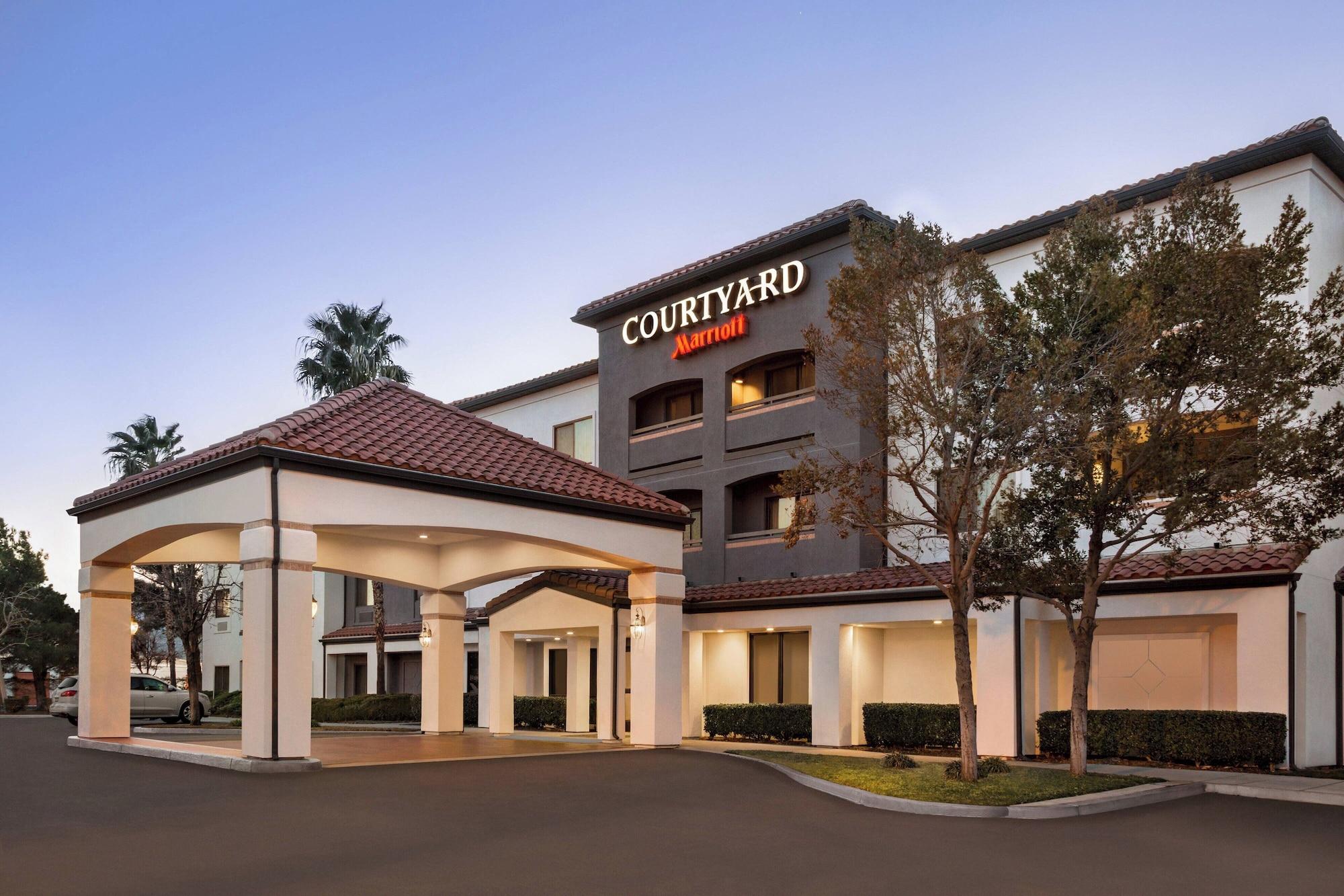 Vista Exterior Courtyard Palmdale