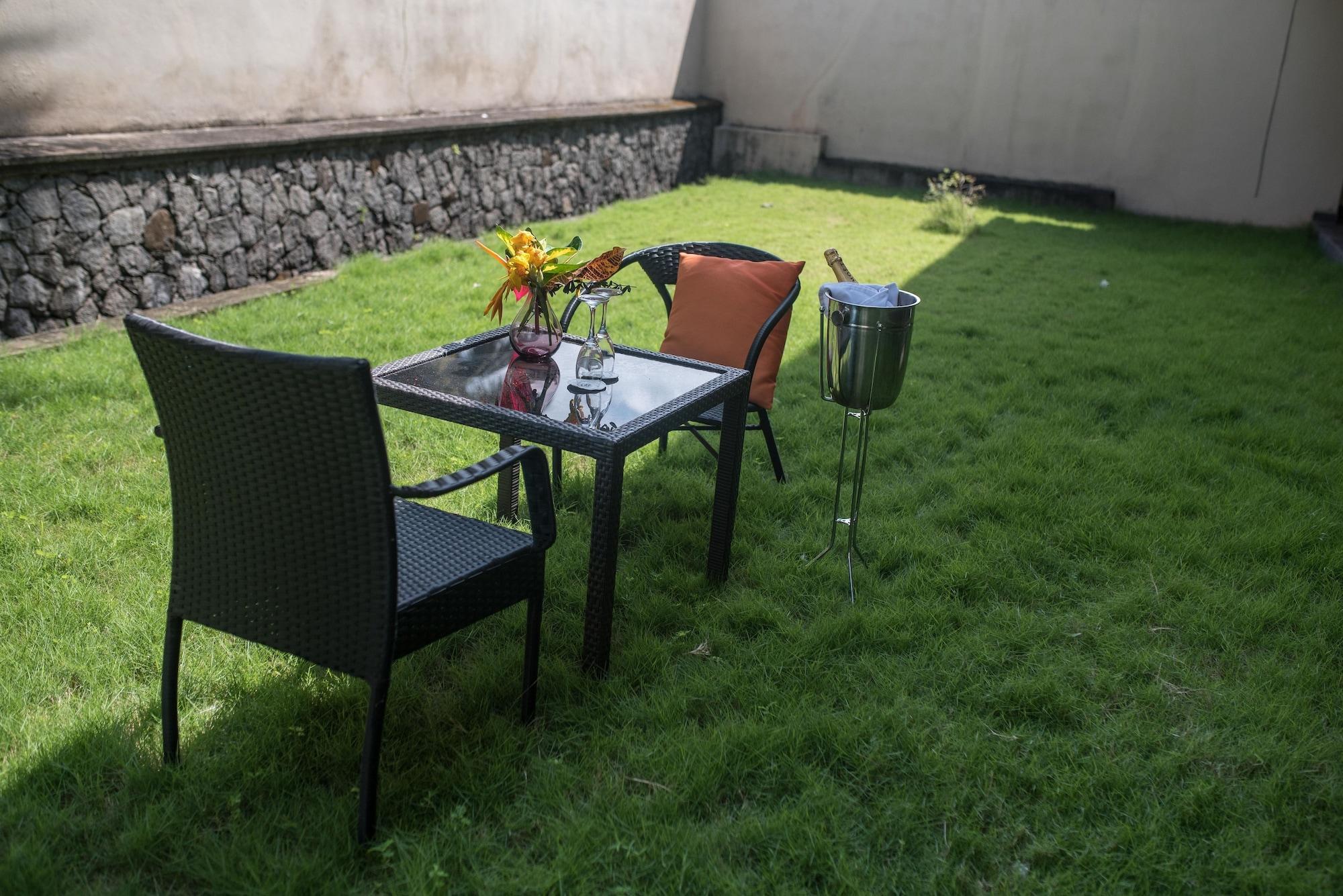 Vista Exterior Golden Tulip Essential Kimbima Freetown