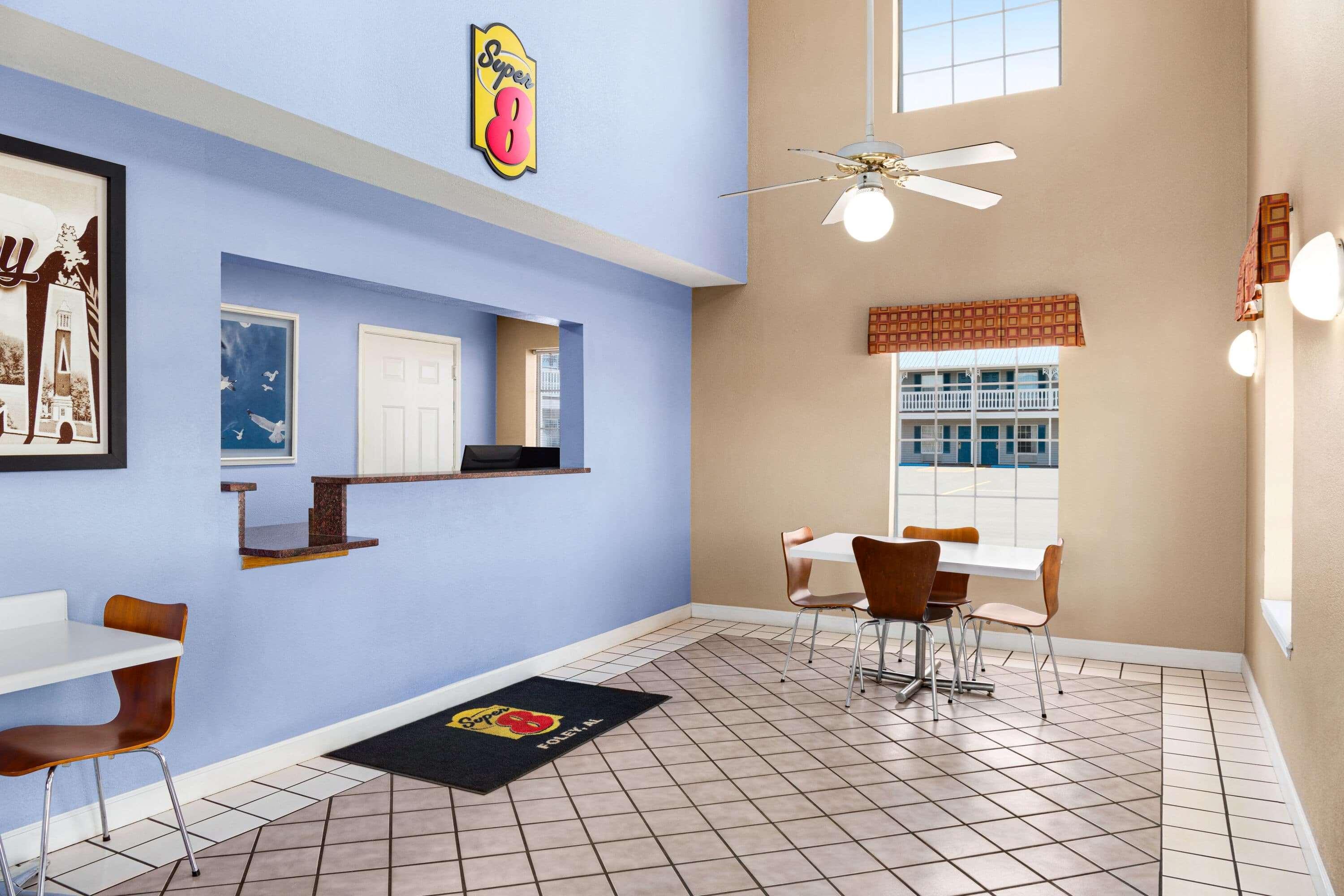 Vista Lobby Super 8 by Wyndham Foley
