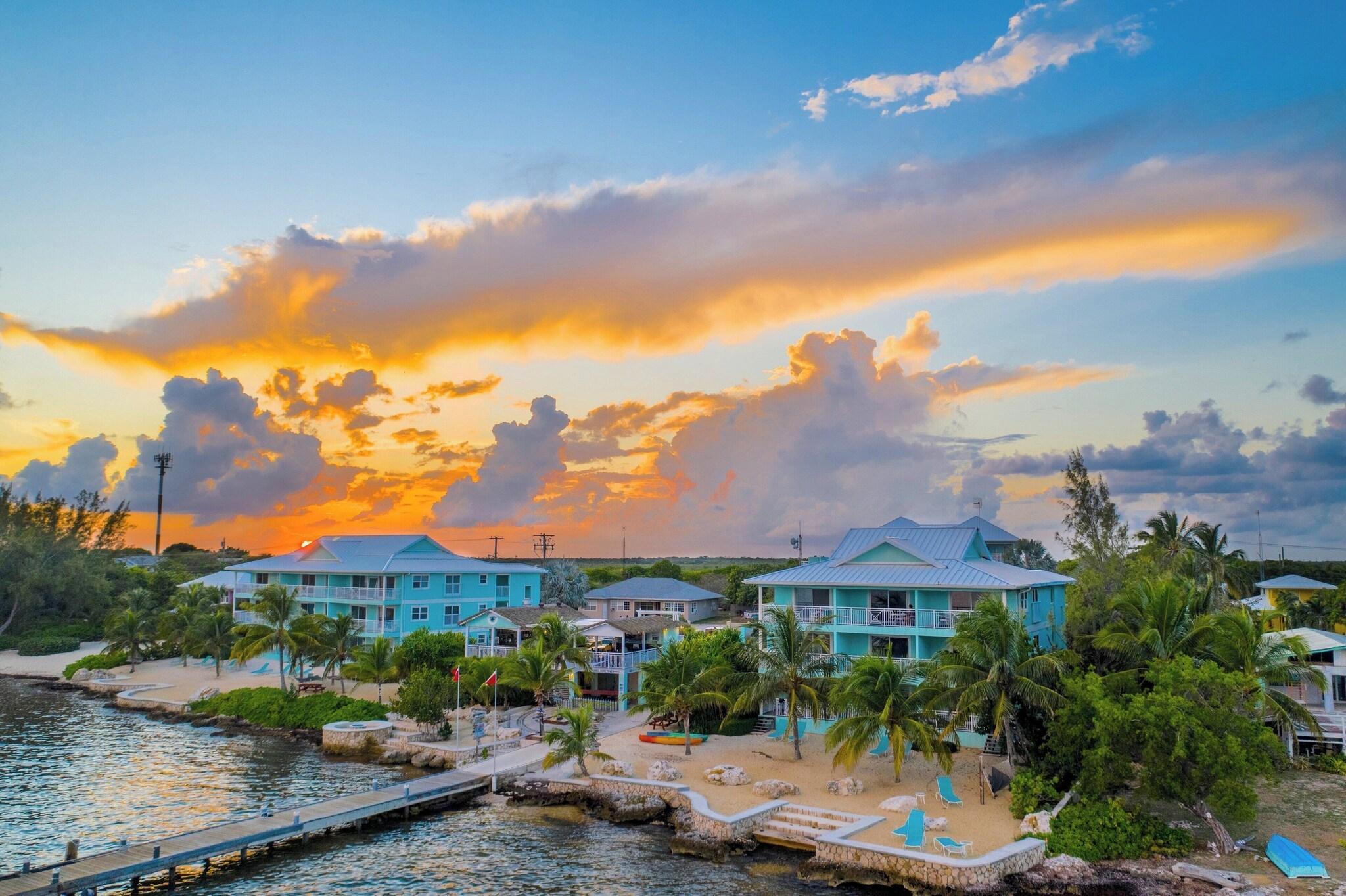 Vista Exterior Compass Point Dive Resort