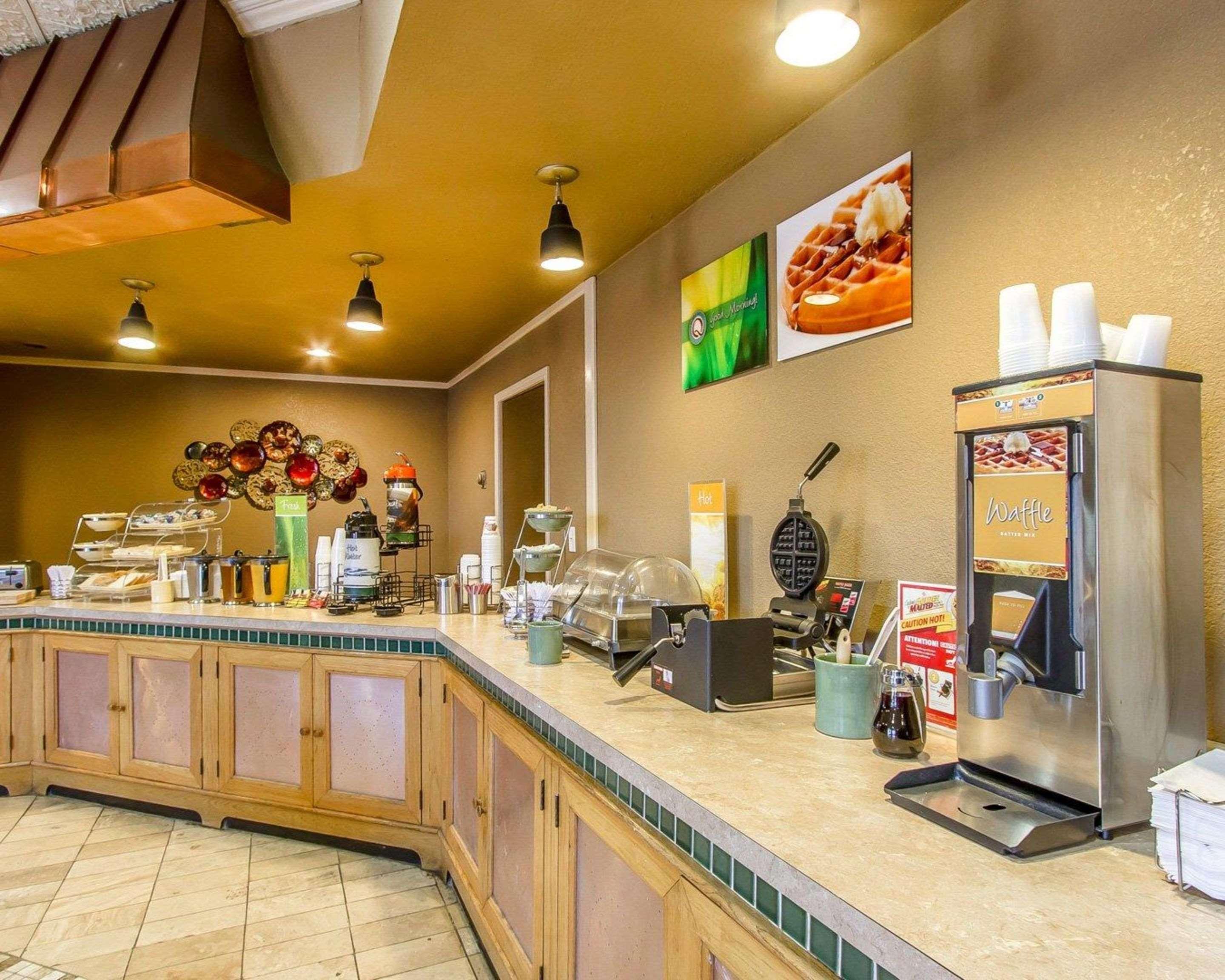 Restaurant Quality Inn Ada near University