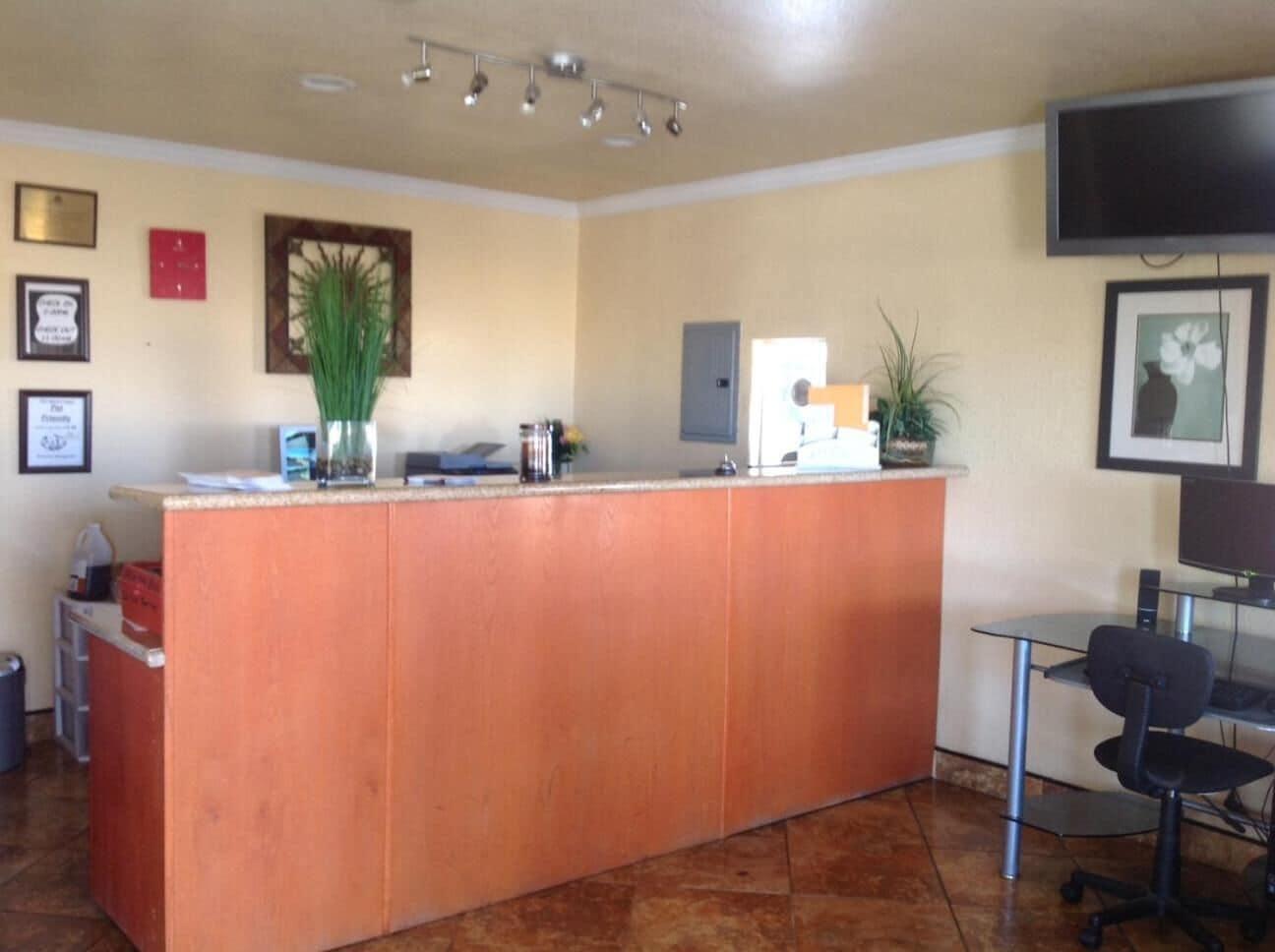Vista Lobby Americas Best Value Inn Hanford