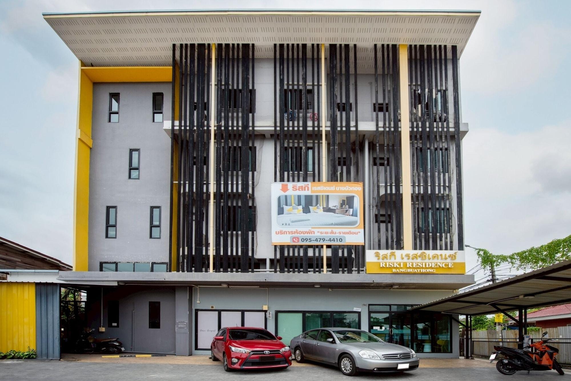 Vista Exterior Riski Residence Bangbuathong