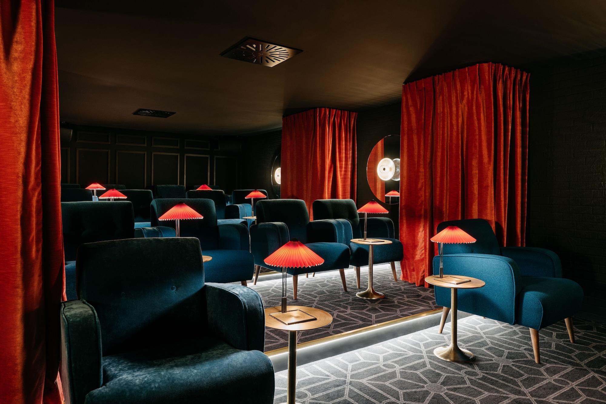 Bar/Salón Ruby Mimi Zurich