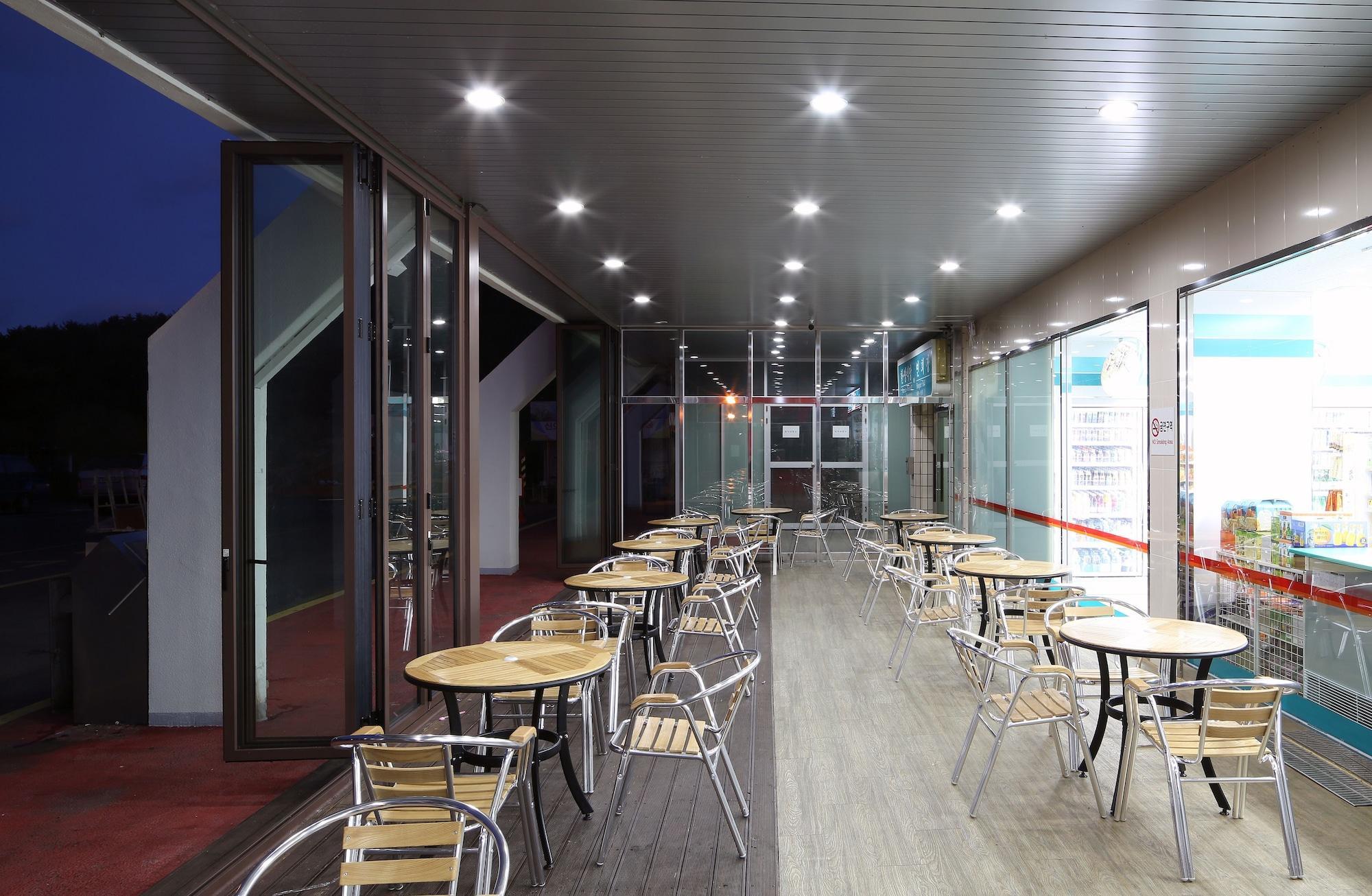 Restaurant Dukgu Oncheon Resort Hotel