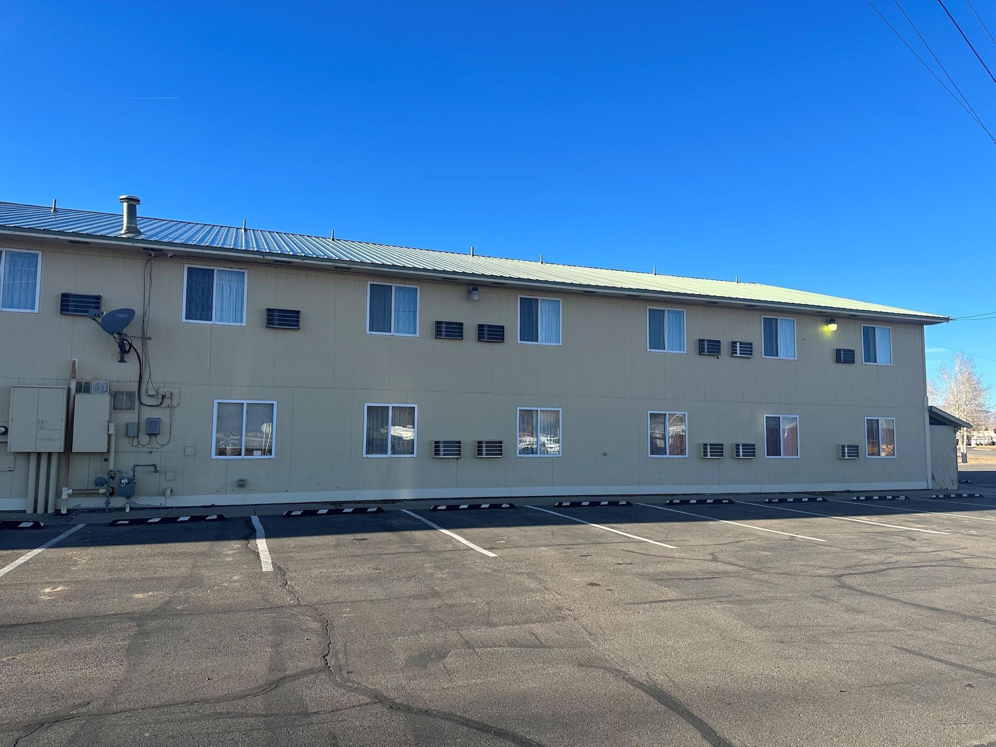 Vista Exterior Days Inn & Suites by Wyndham Gunnison