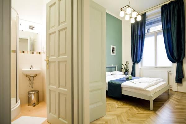 Budapest Rooms by null