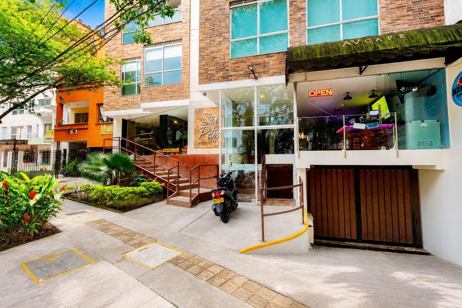 Vista Exterior Mingle with the beautiful Paisas