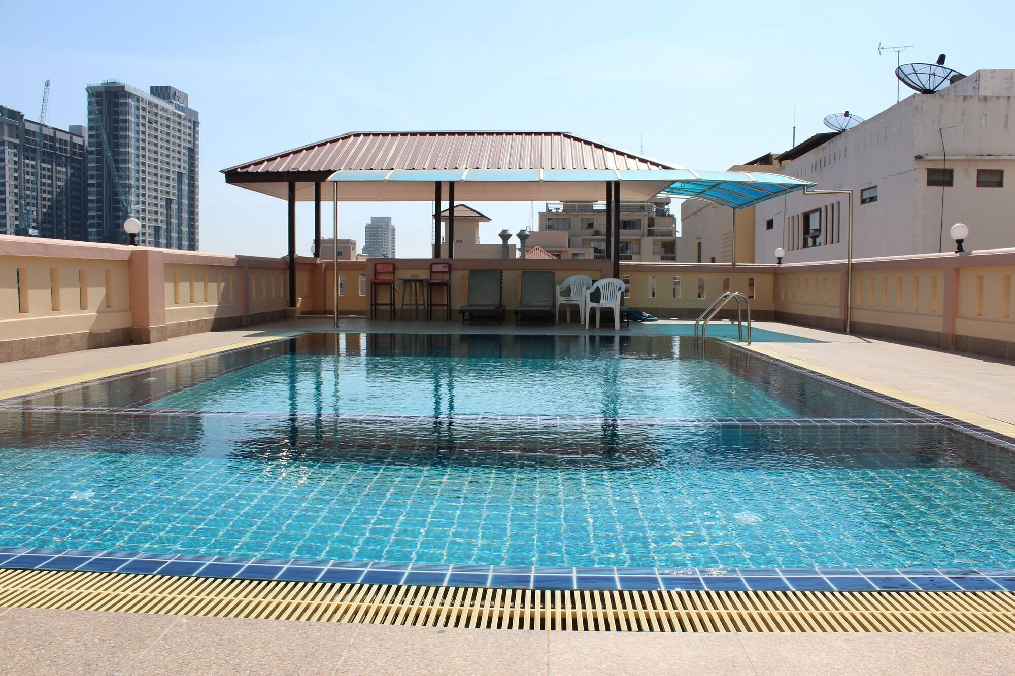 Varios A.A. Pattaya Golden Beach Hotel