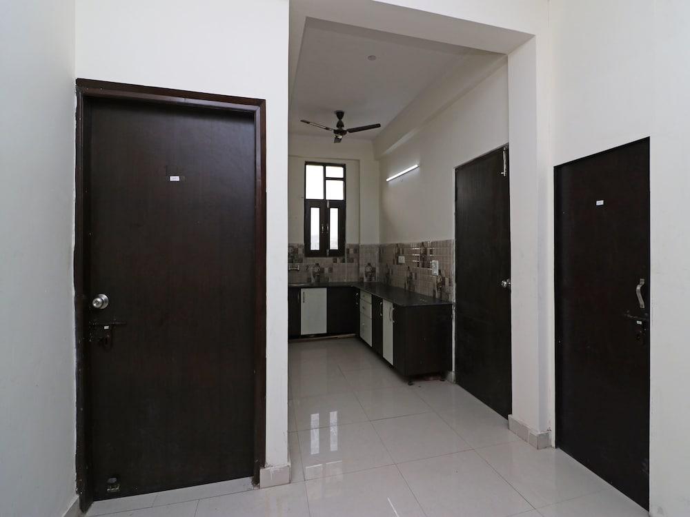 Set de Habitación OYO 13046 The City Hospitality