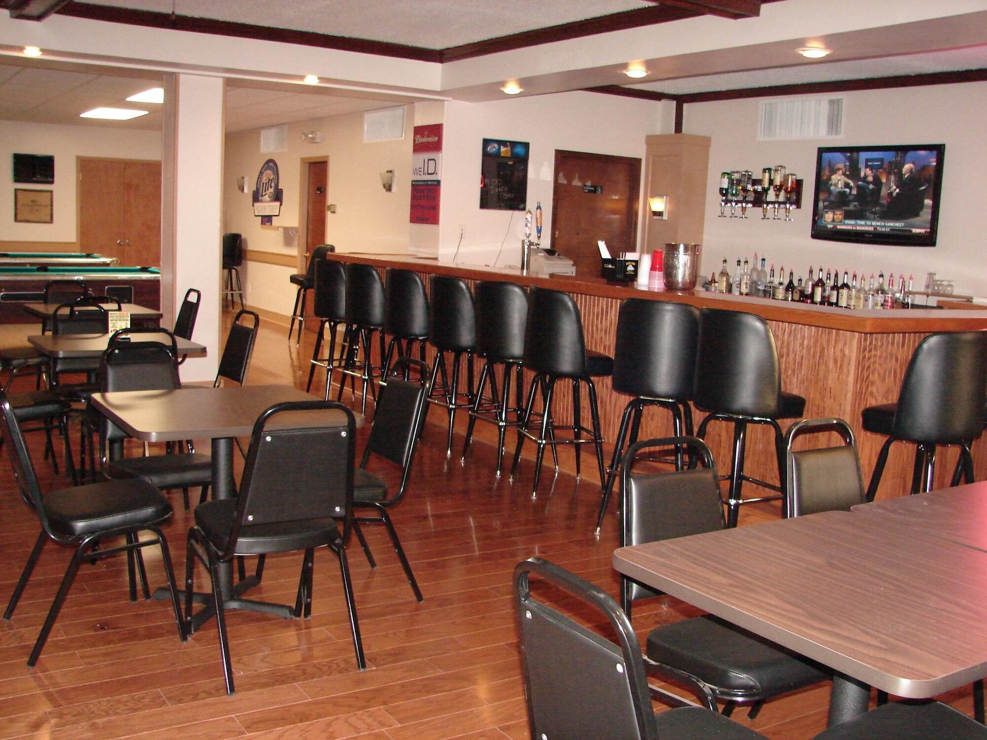 Bar/Salón Columbus Inn & Suites