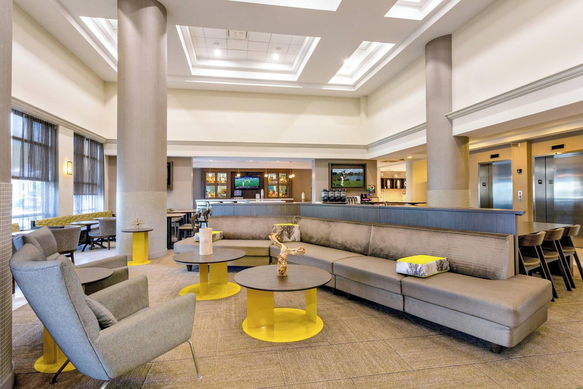 Vista Lobby SpringHill Suites by Marriott Miami Airport South Blue Lagoon Area