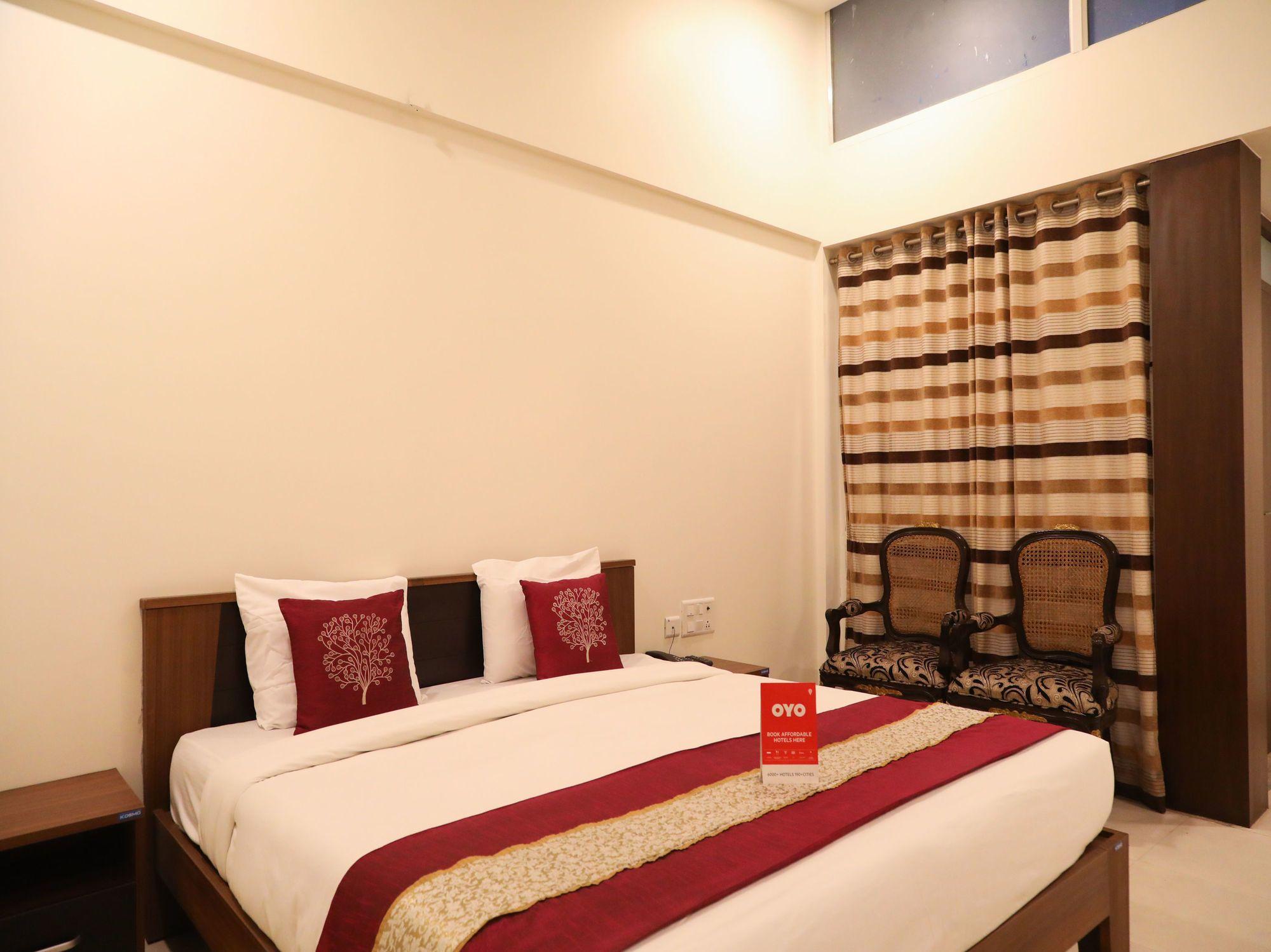 Quarto OYO 11889 White Hall
