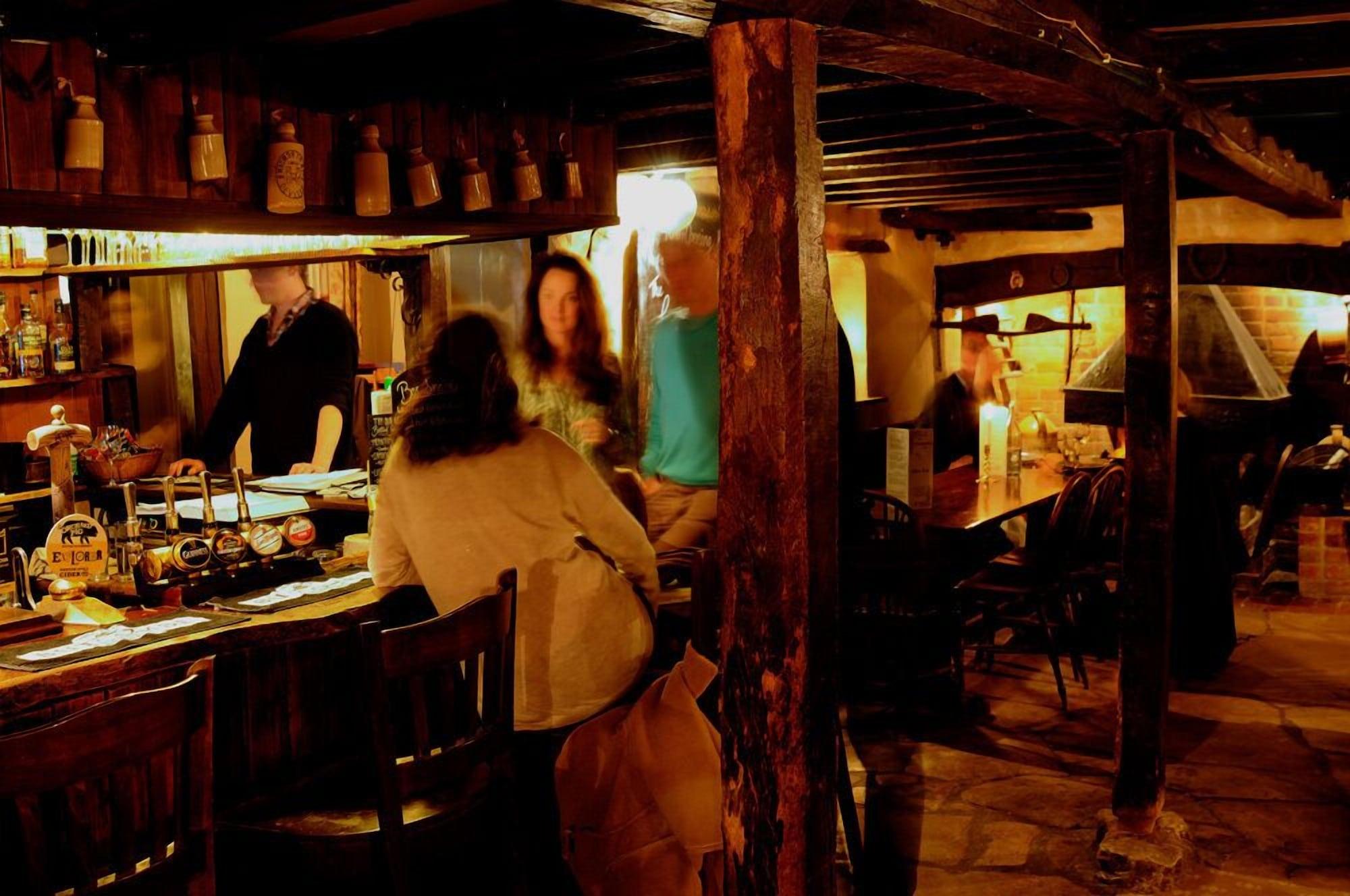 Bar/Salón The Compasses Inn