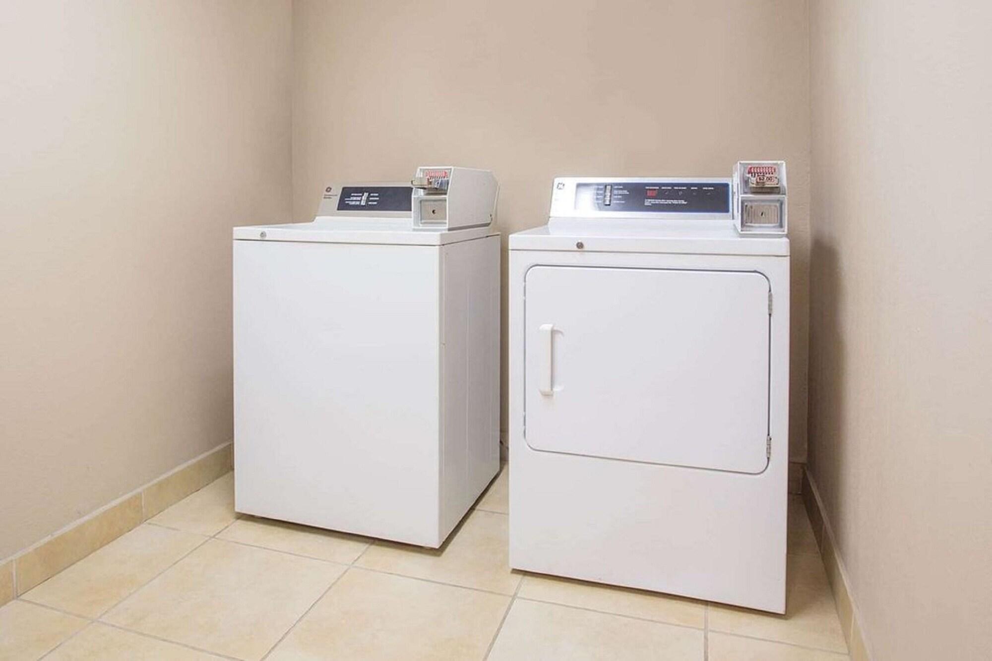 Comodidades del Alojamiento Fairbridge Inn Express Buffalo Airport Williamsville