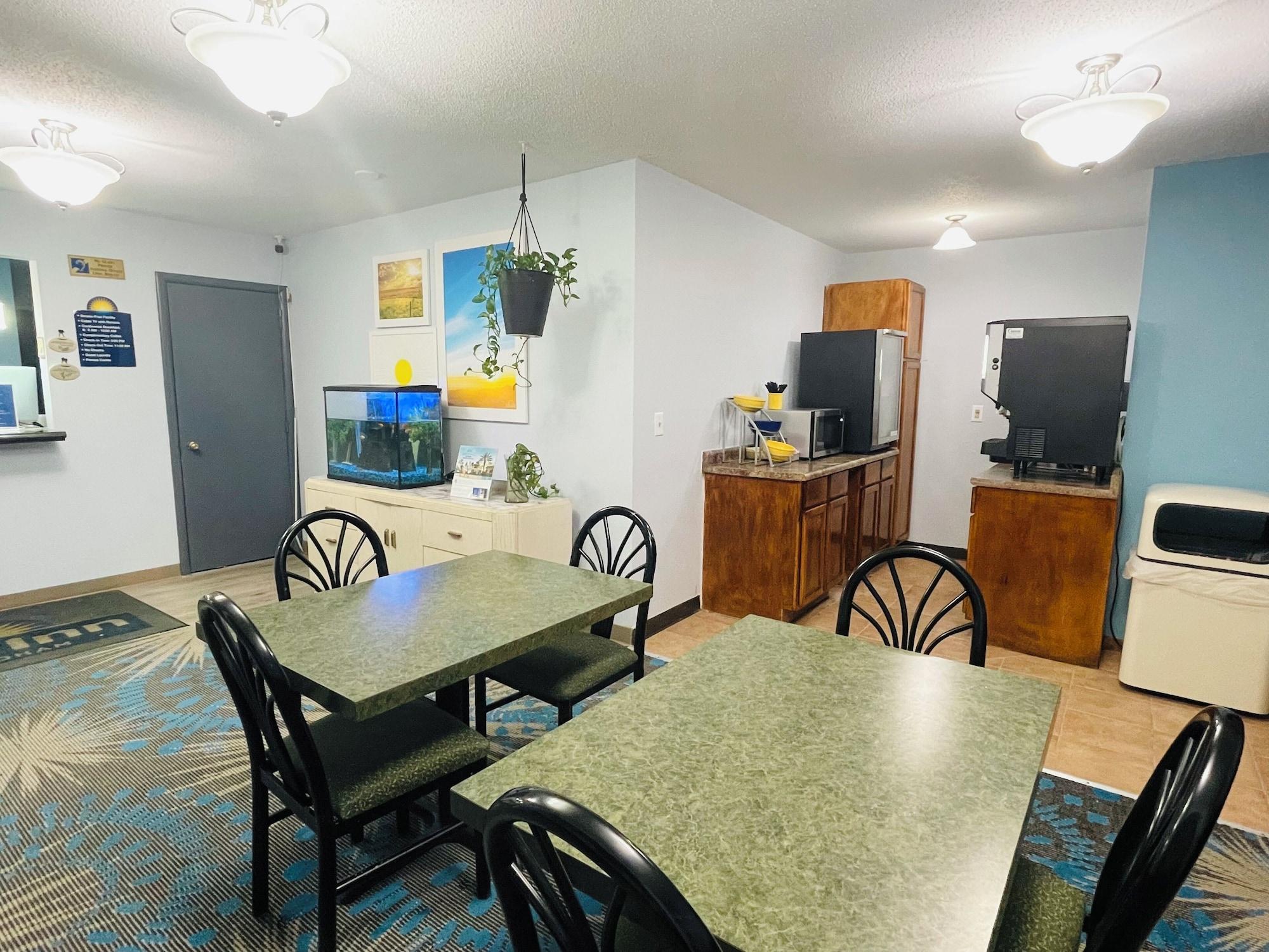 Restaurant Days Inn by Wyndham Jamestown