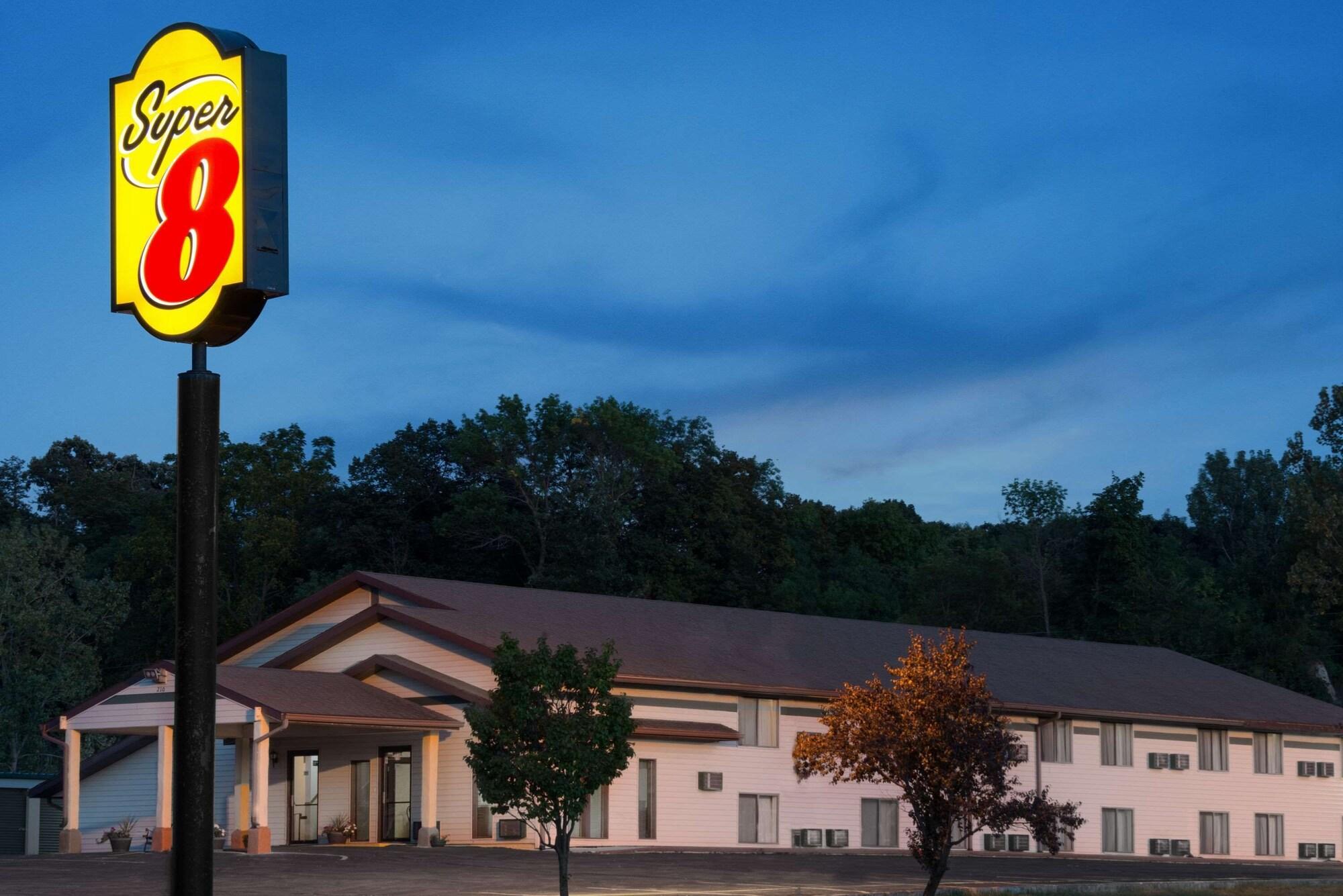 Varios Super 8 by Wyndham Algona