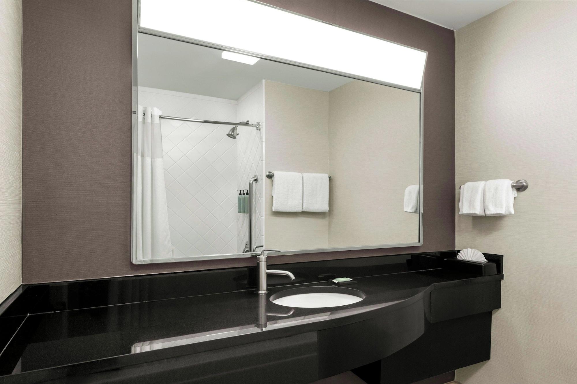 Equipamiento de Habitación Courtyard by Marriott San Francisco Fisherman's Wharf