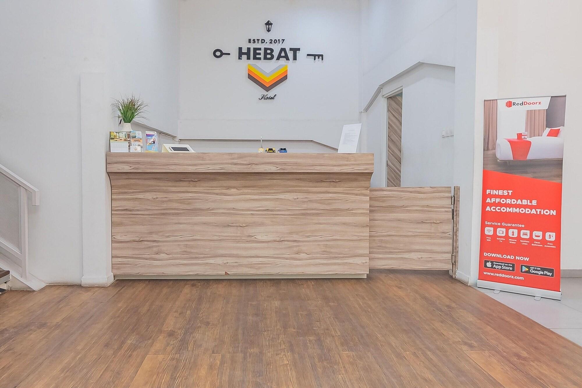 Vista Lobby RedDoorz Premium @ Hotel Hebat