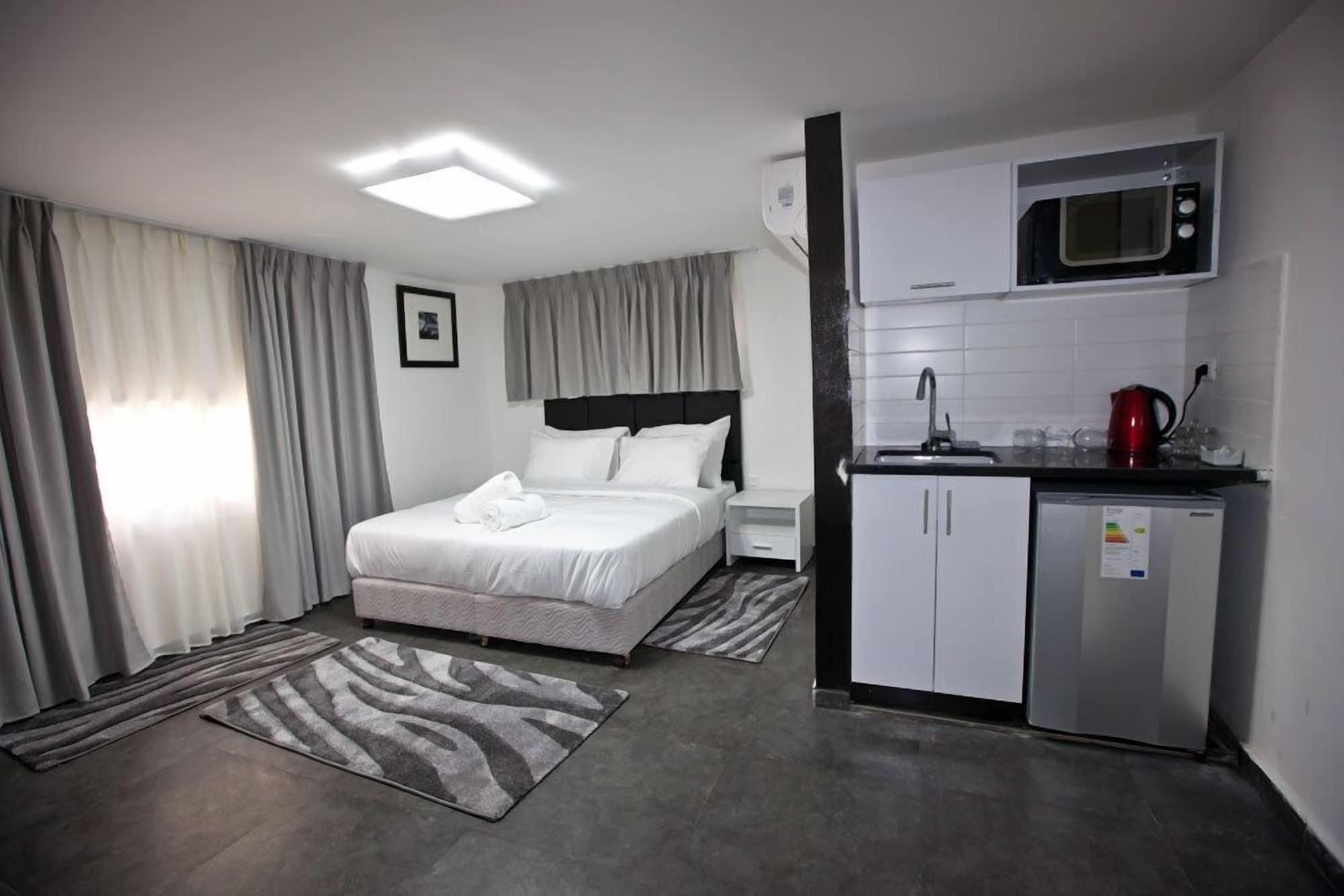 Varios Geula Suites