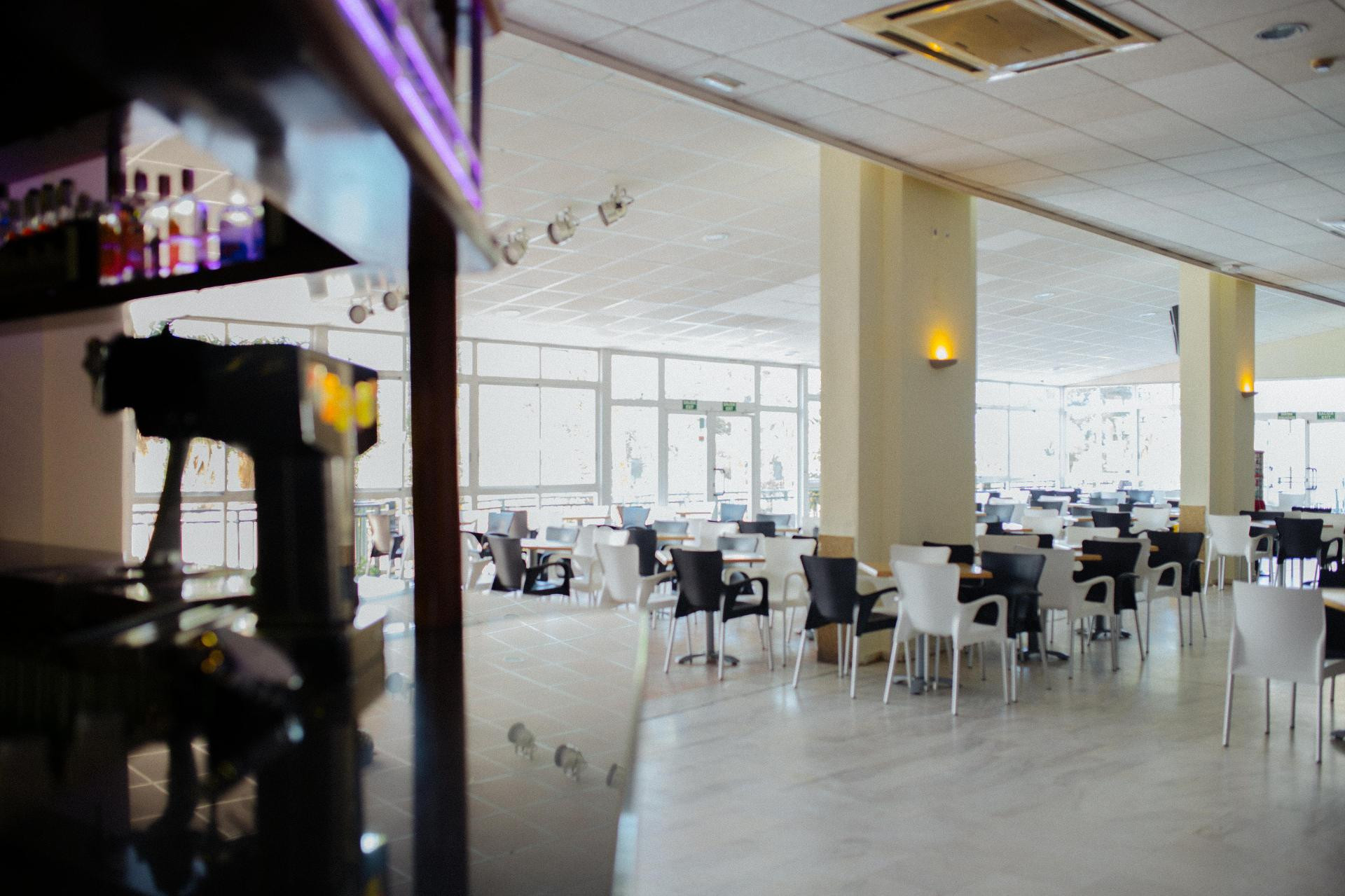 Bar/Salón Festival Village