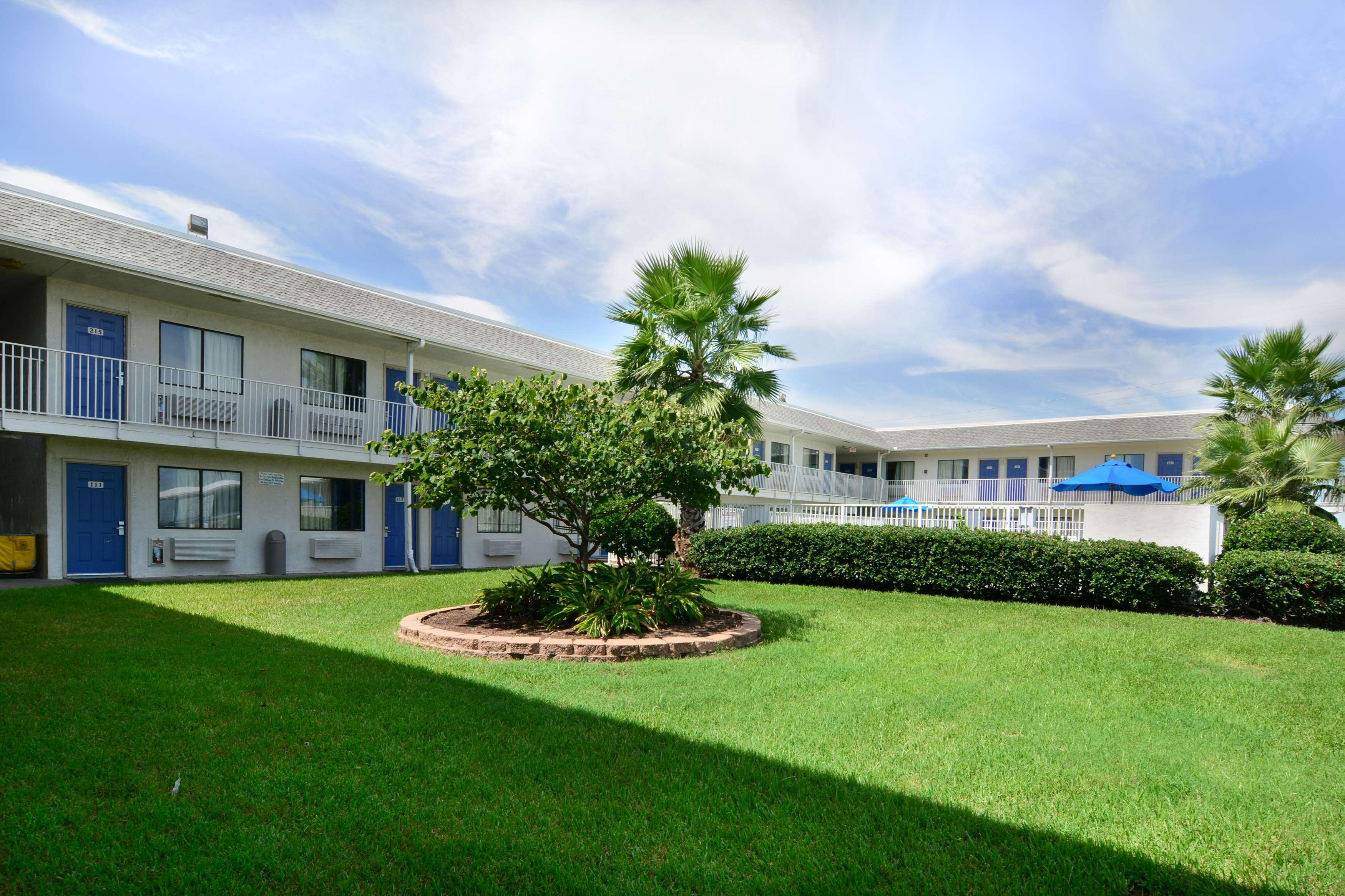 Vista Exterior Motel 6 Galveston, TX