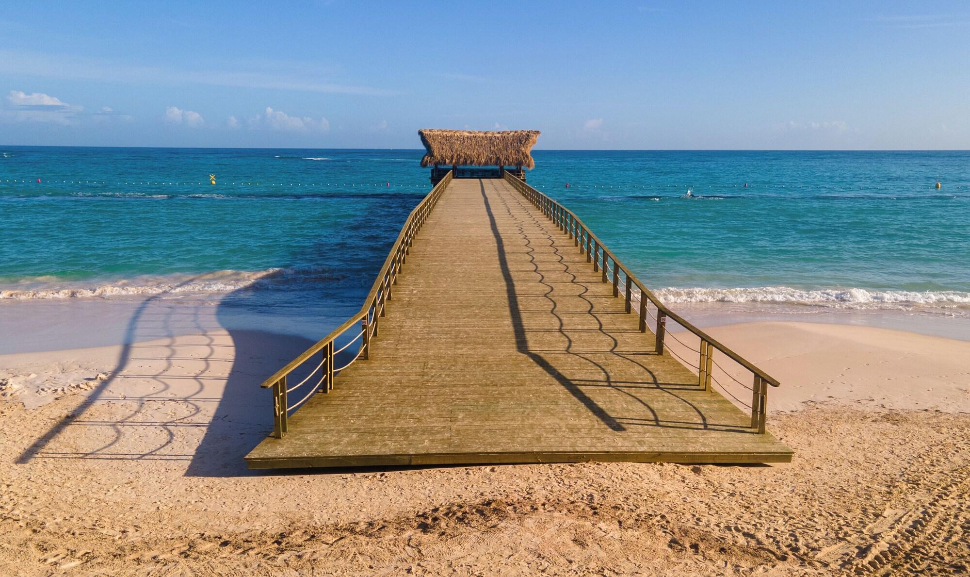 Playa Vista Sol Punta Cana Beach Resort & Spa - All Inclusive