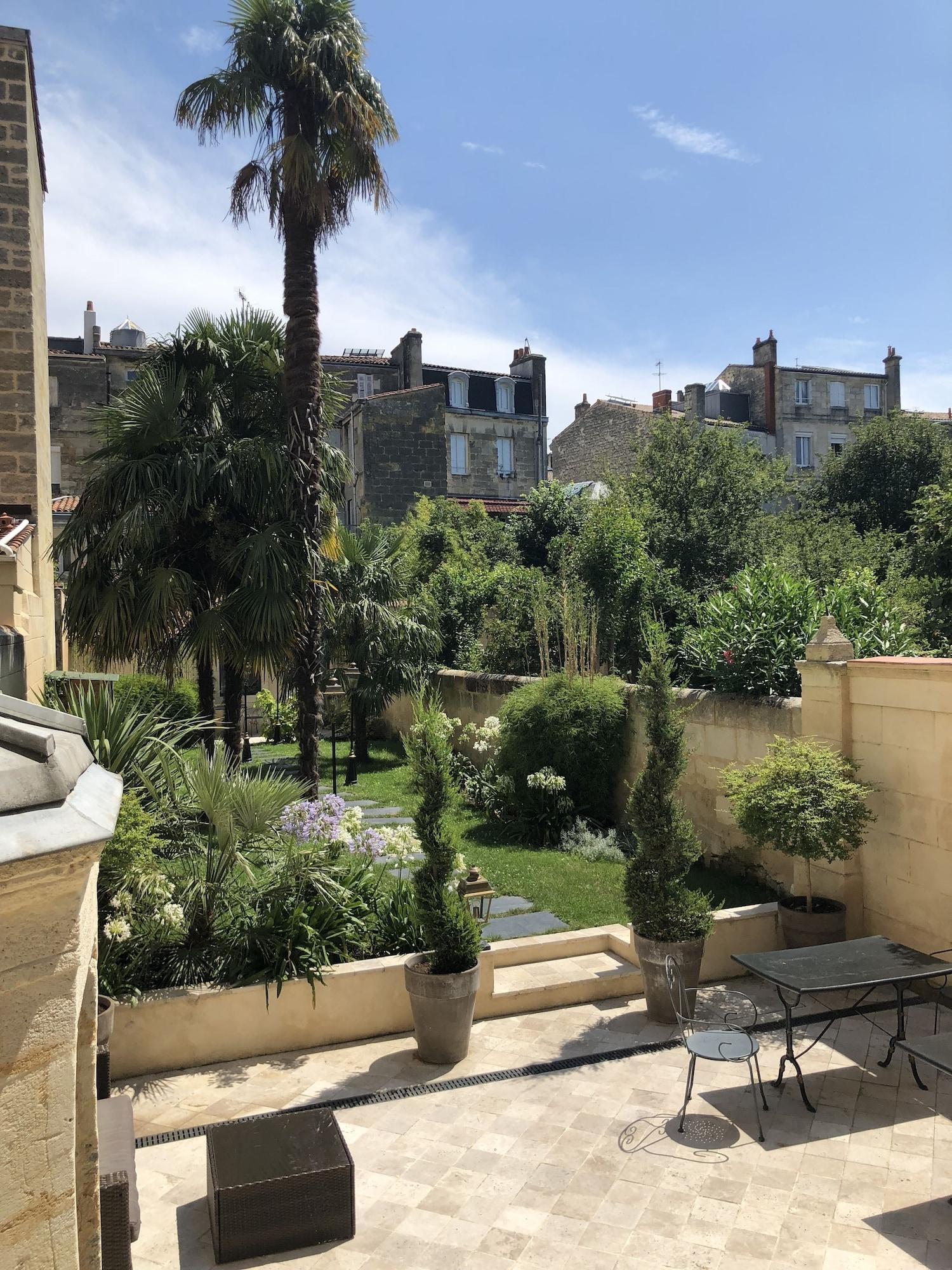 Vista Exterior Villa Victor Louis