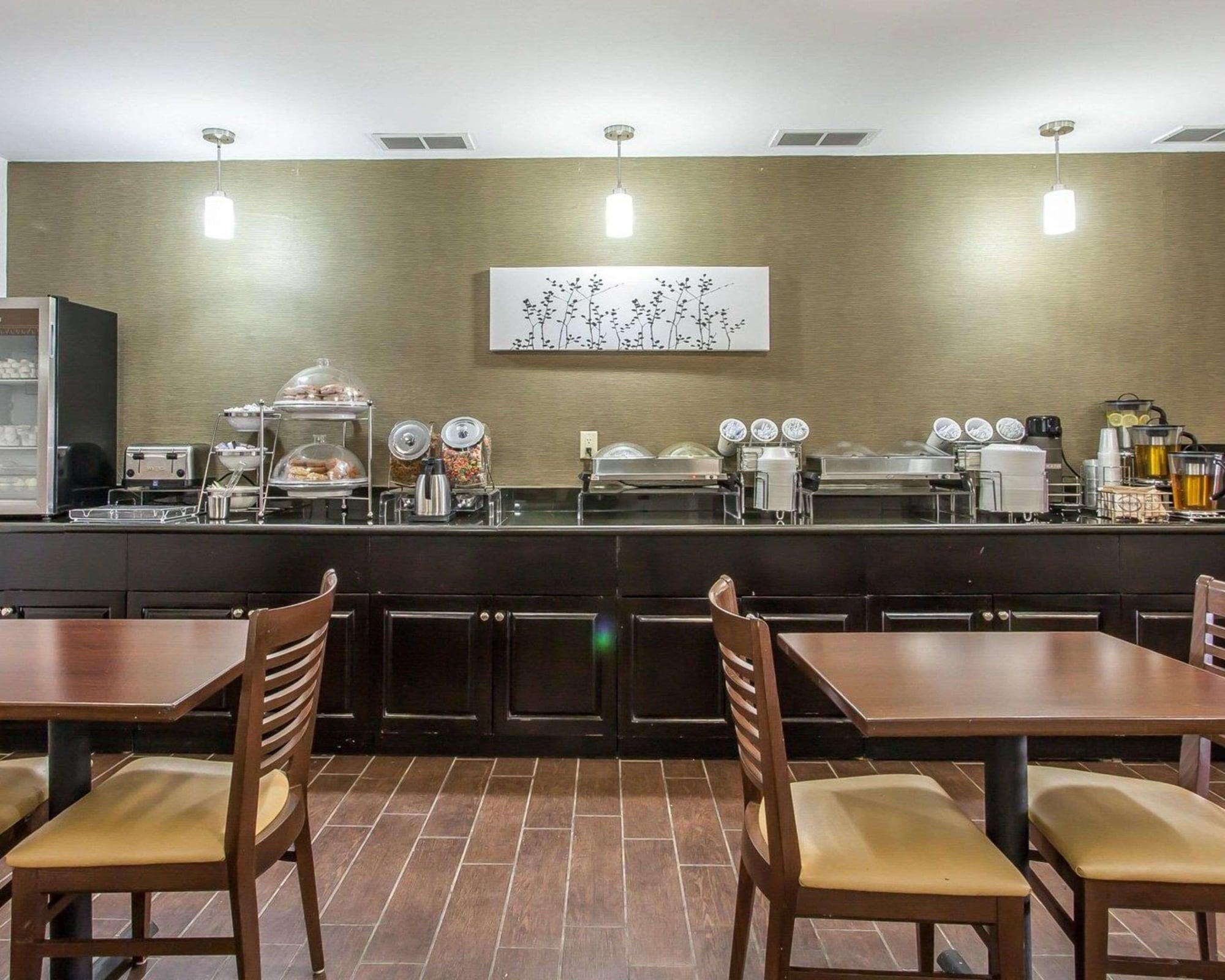 Restaurant Sleep Inn & Suites Near I-90 and Ashtabula