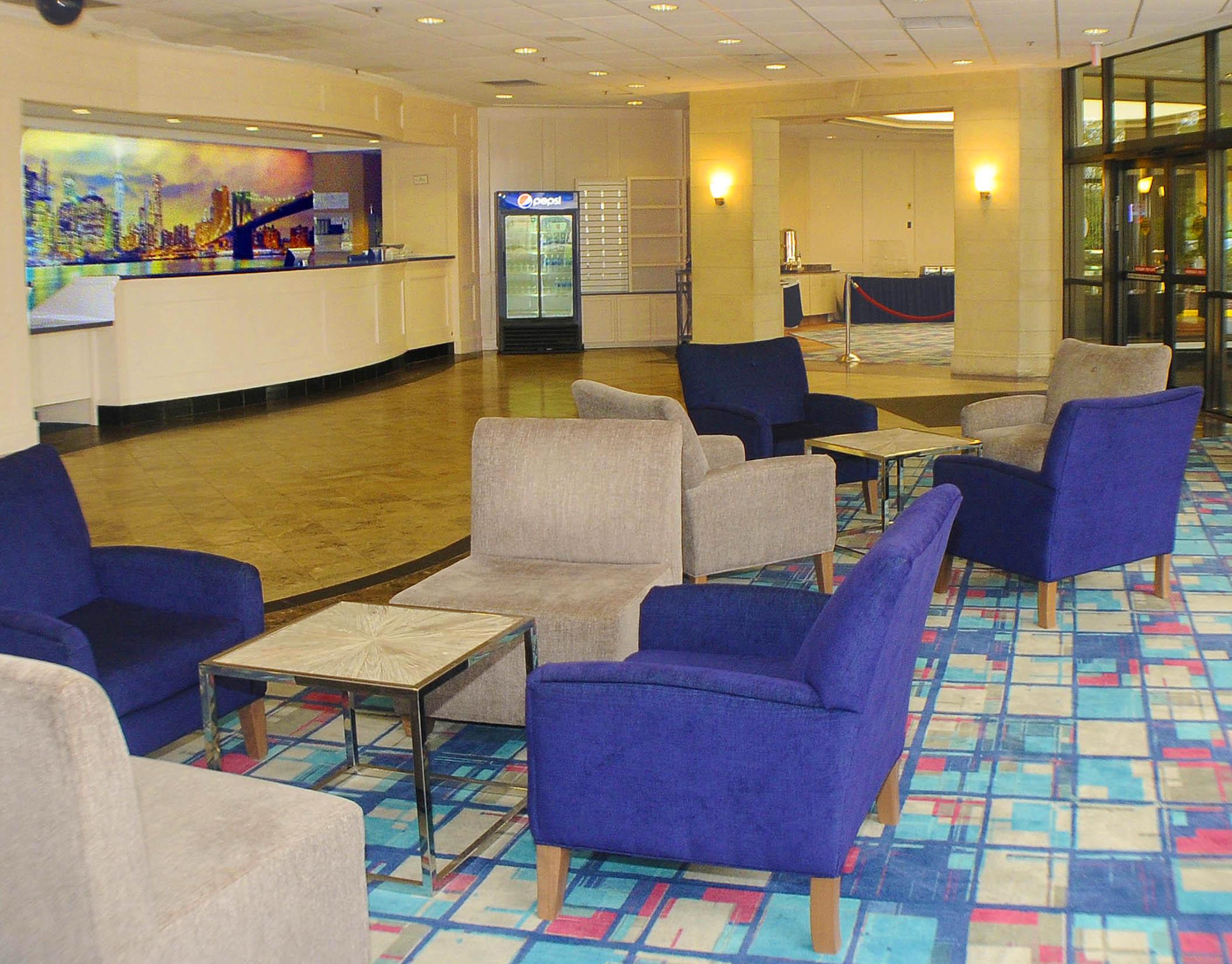 Vista Lobby La Quinta Inn & Suites by Wyndham Secaucus Meadowlands