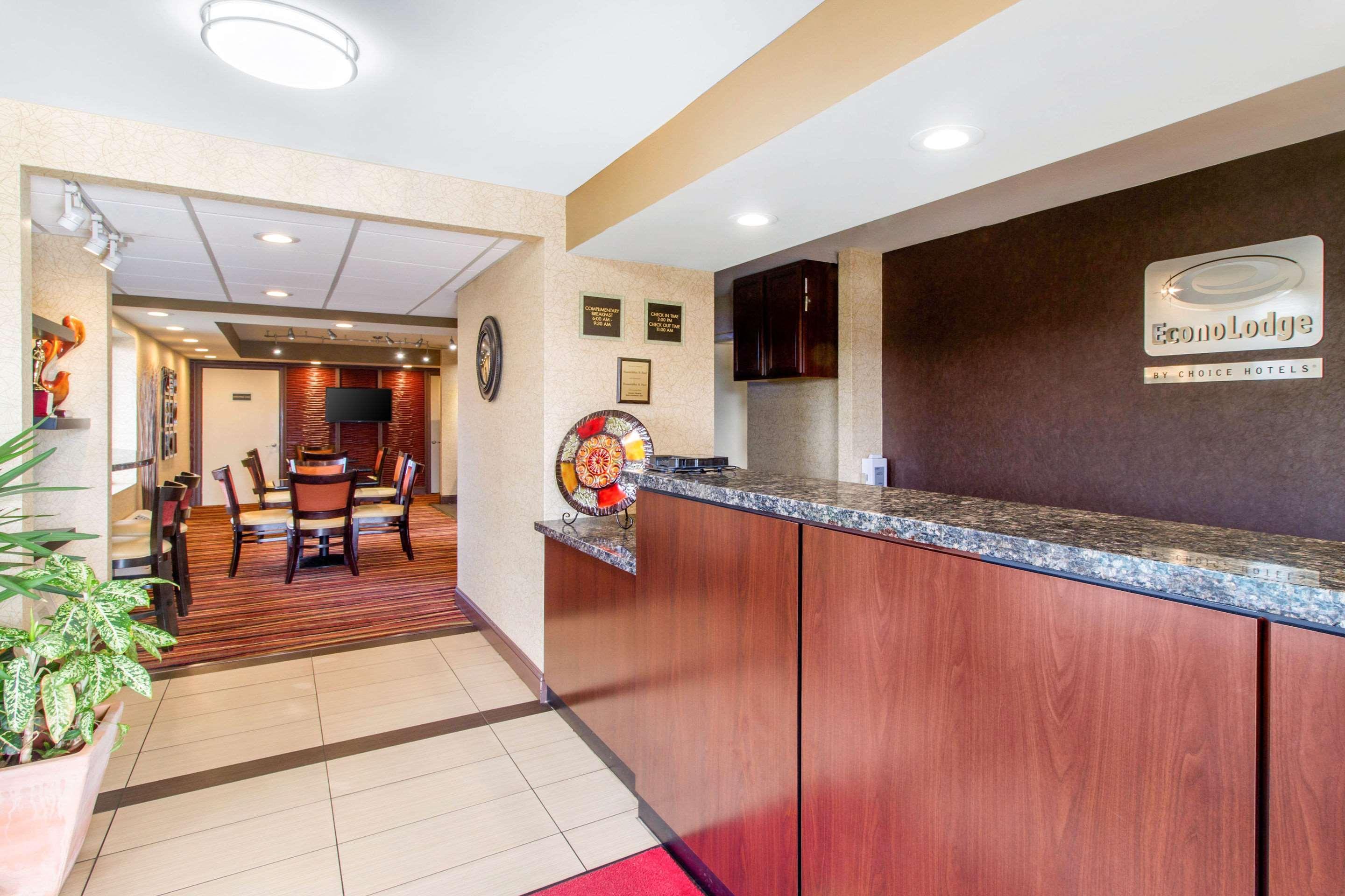 Varios Econo Lodge