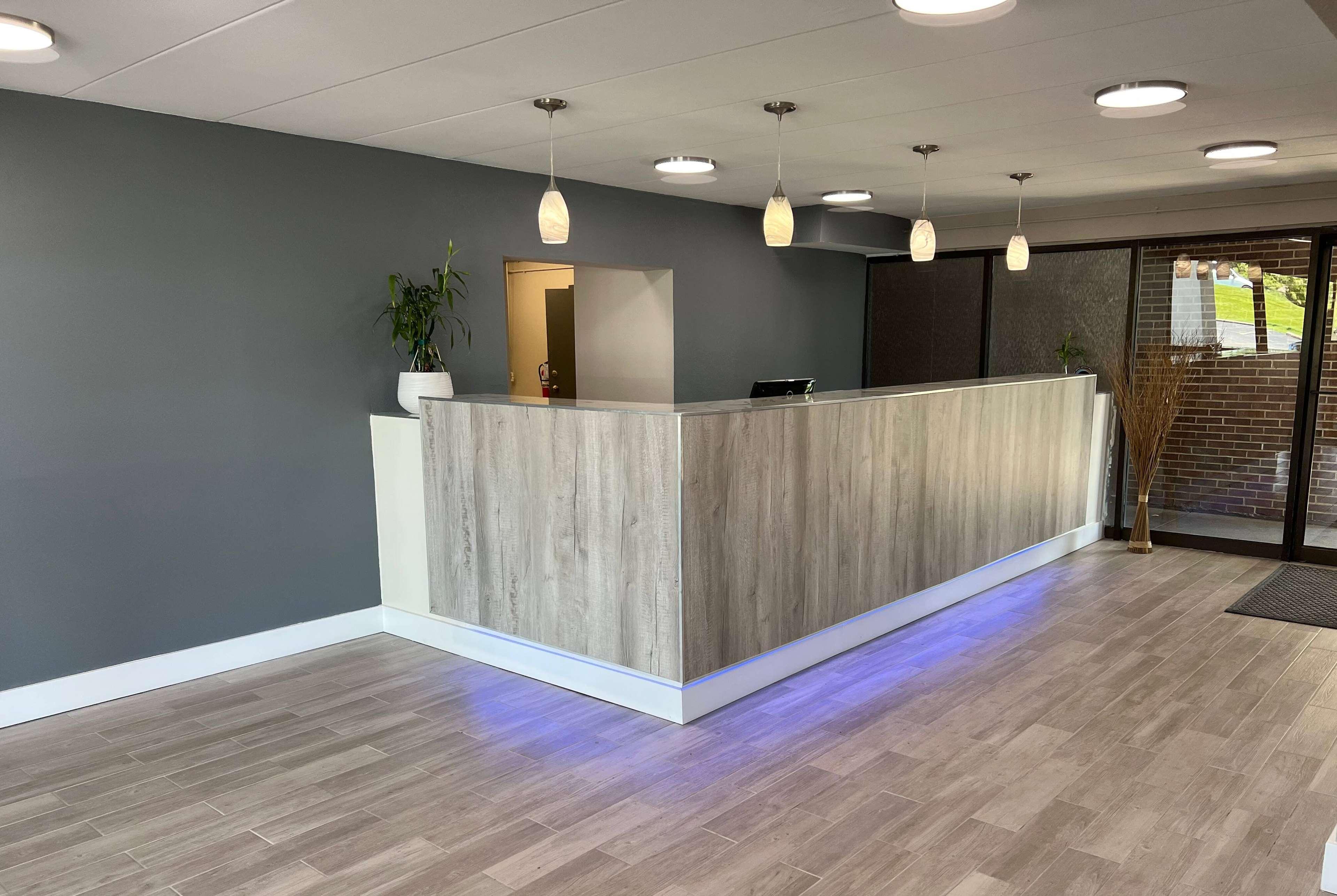 Vista Lobby Days Inn by Wyndham Cincinnati East