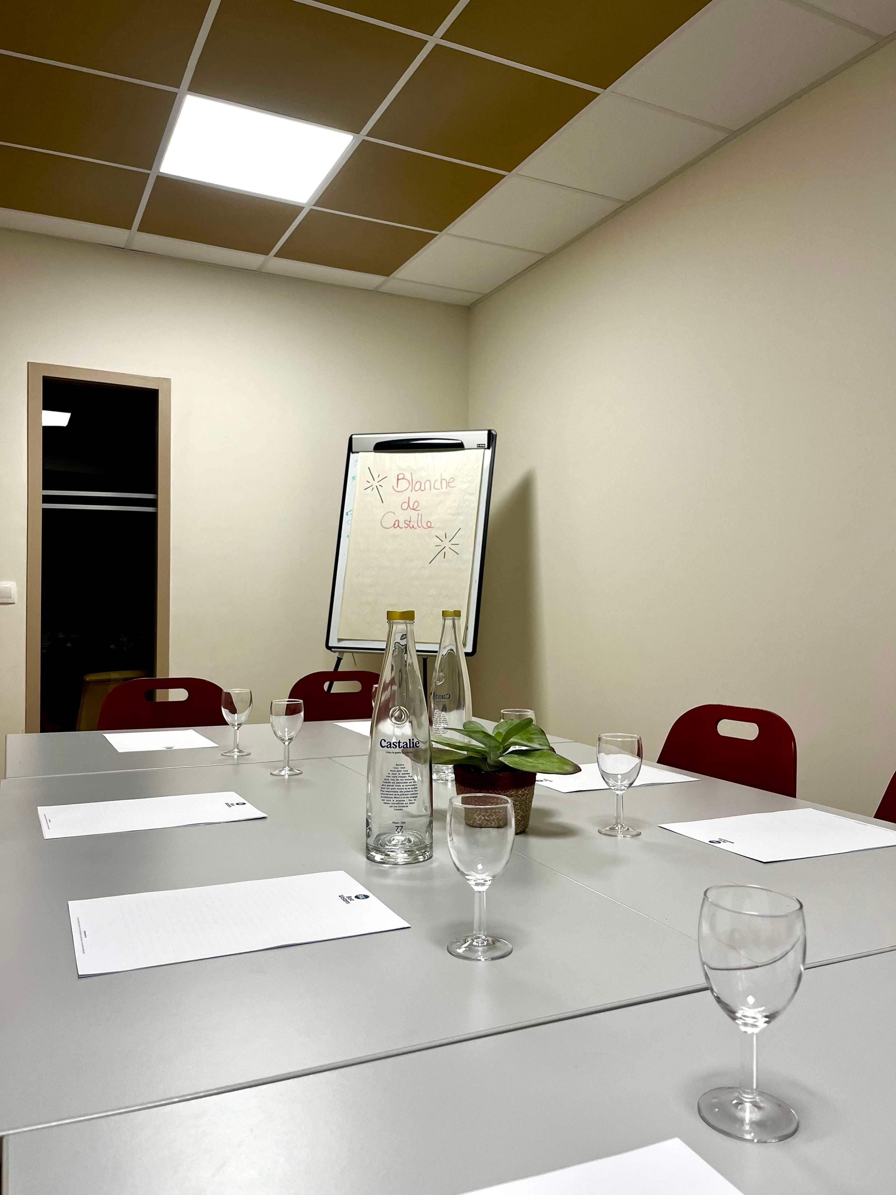 Centro de Negocios Best Western Blanche De Castille Dourdan