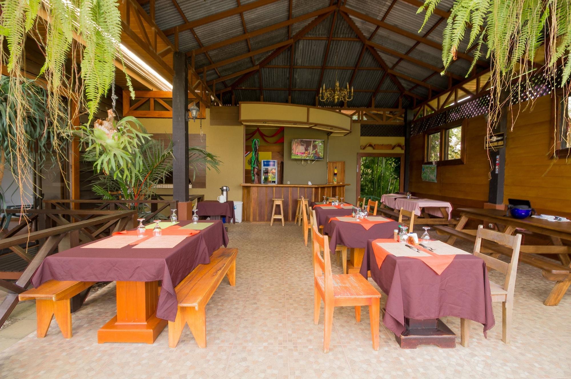 Bar/Salón Arenal Green
