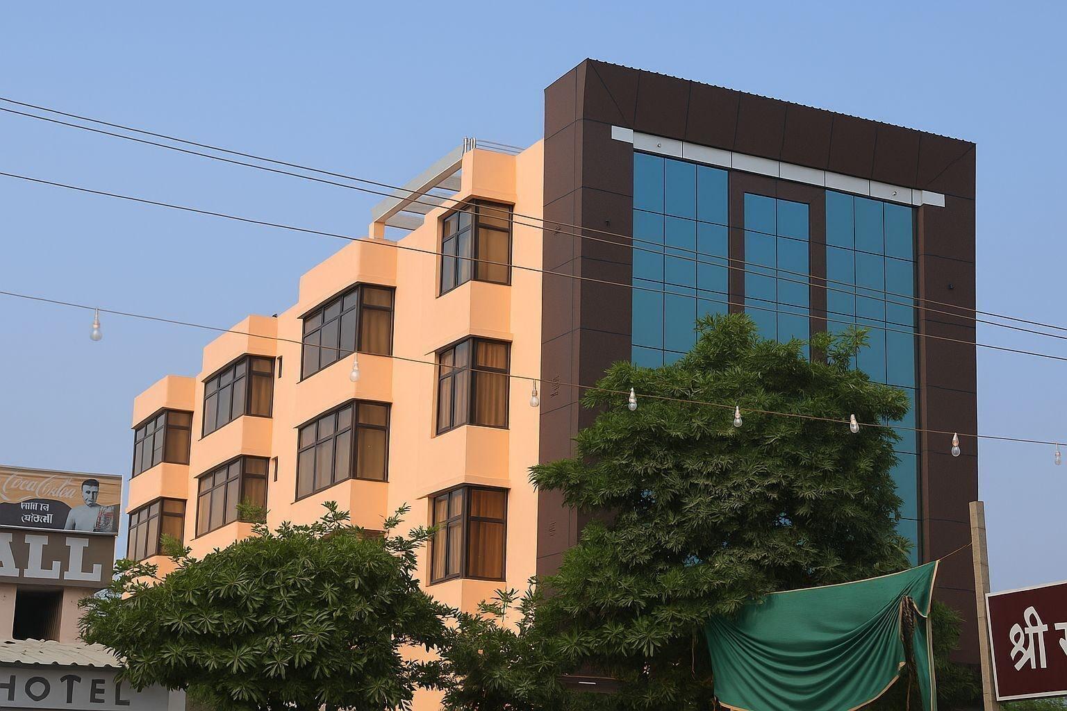 Vista Exterior Hotel Grand Lucent