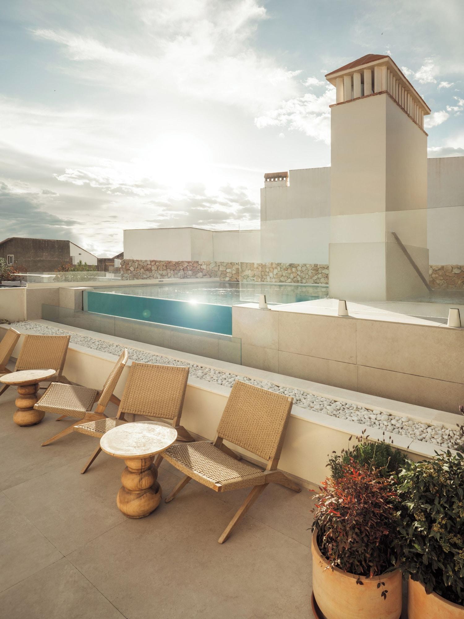 Vista Piscina Hotel Well and Come Malaga