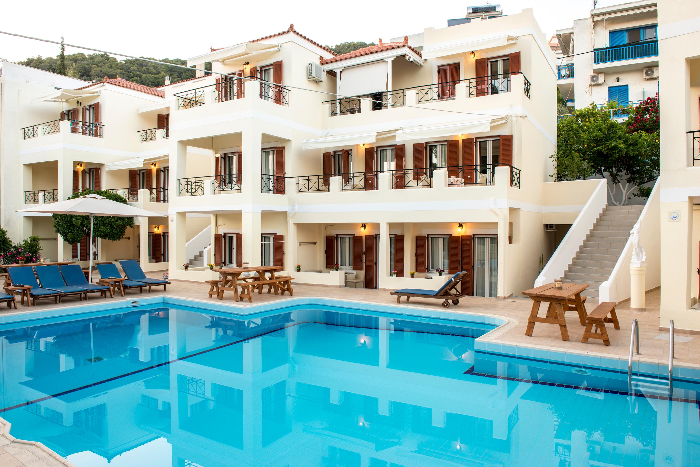 Vista Exterior Kostis Villas