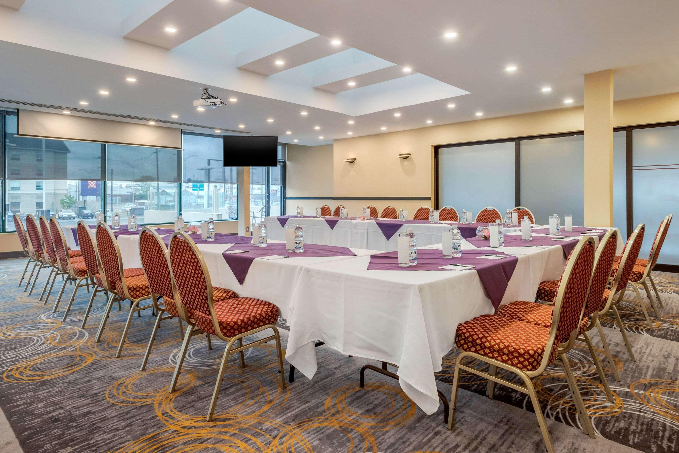 Centro de Negocios Quality Hotel Dorval