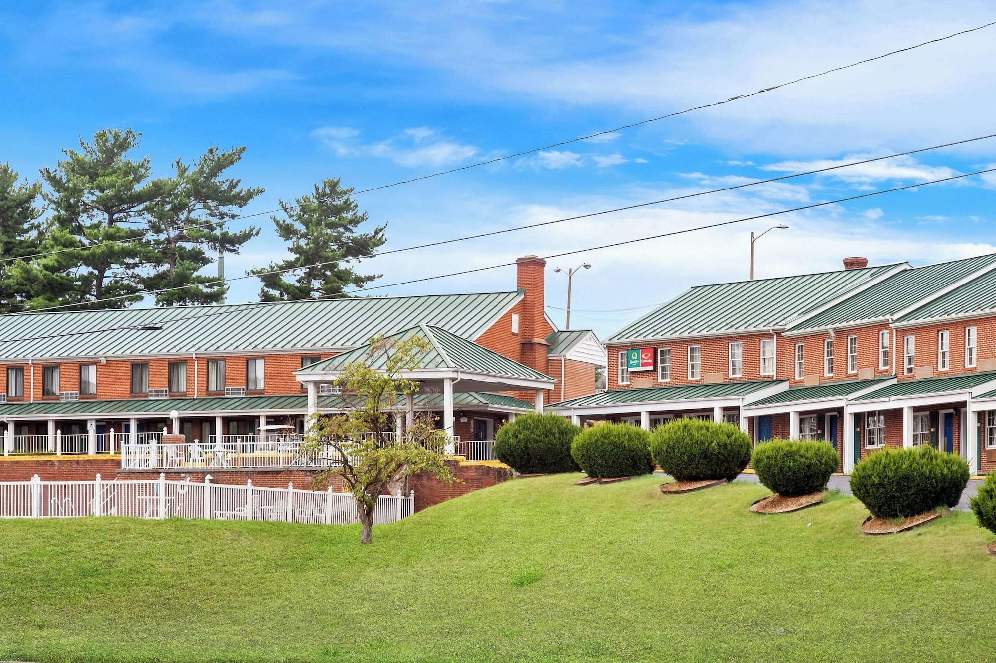 Vista Exterior Econo Lodge Waynesboro - Skyline Drive