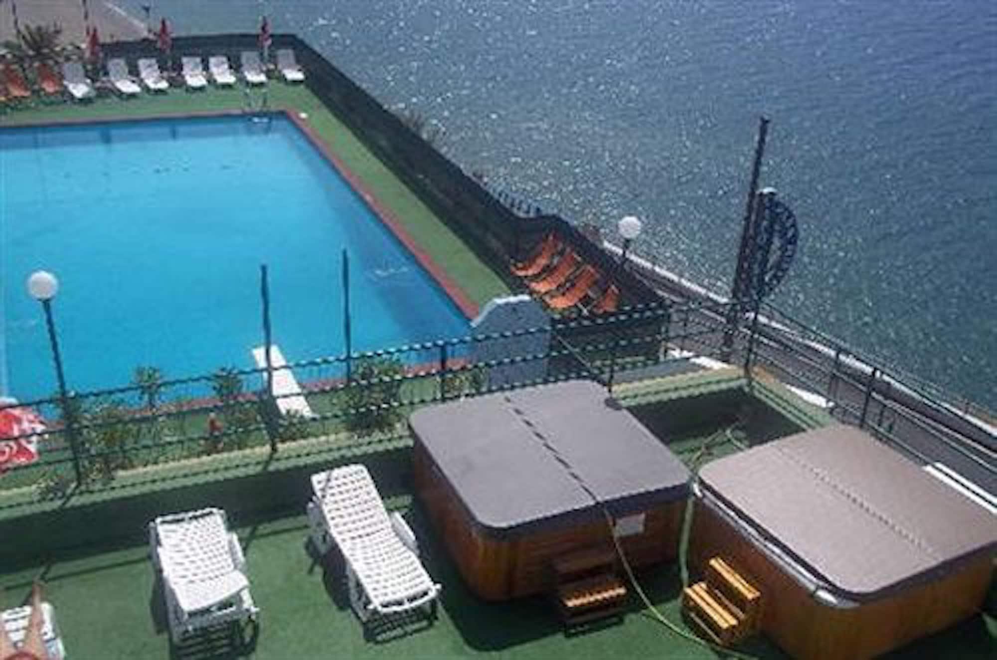 Vista Piscina Caposkino Park Hotel