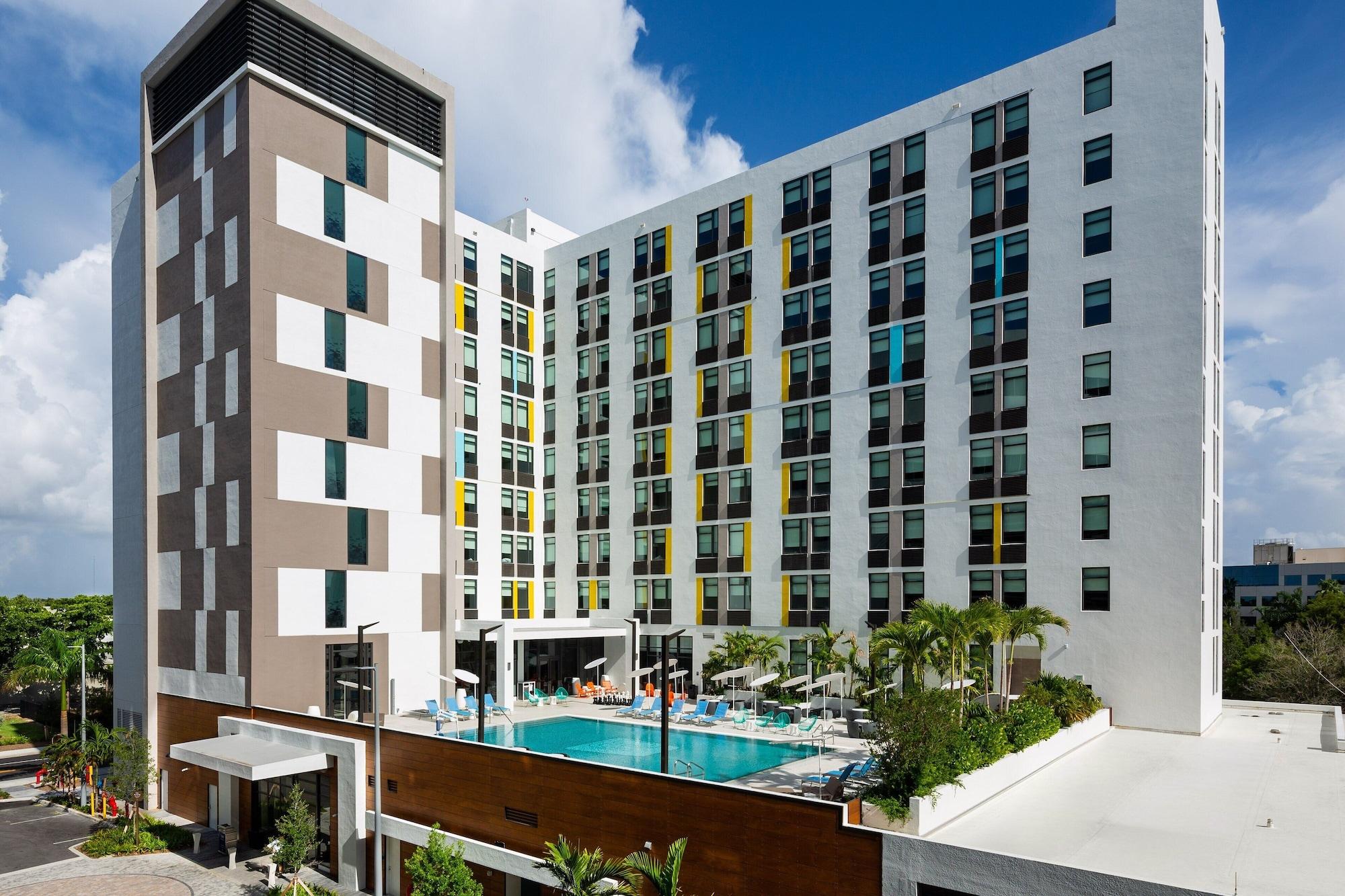 Vista Exterior Aloft Miami Aventura